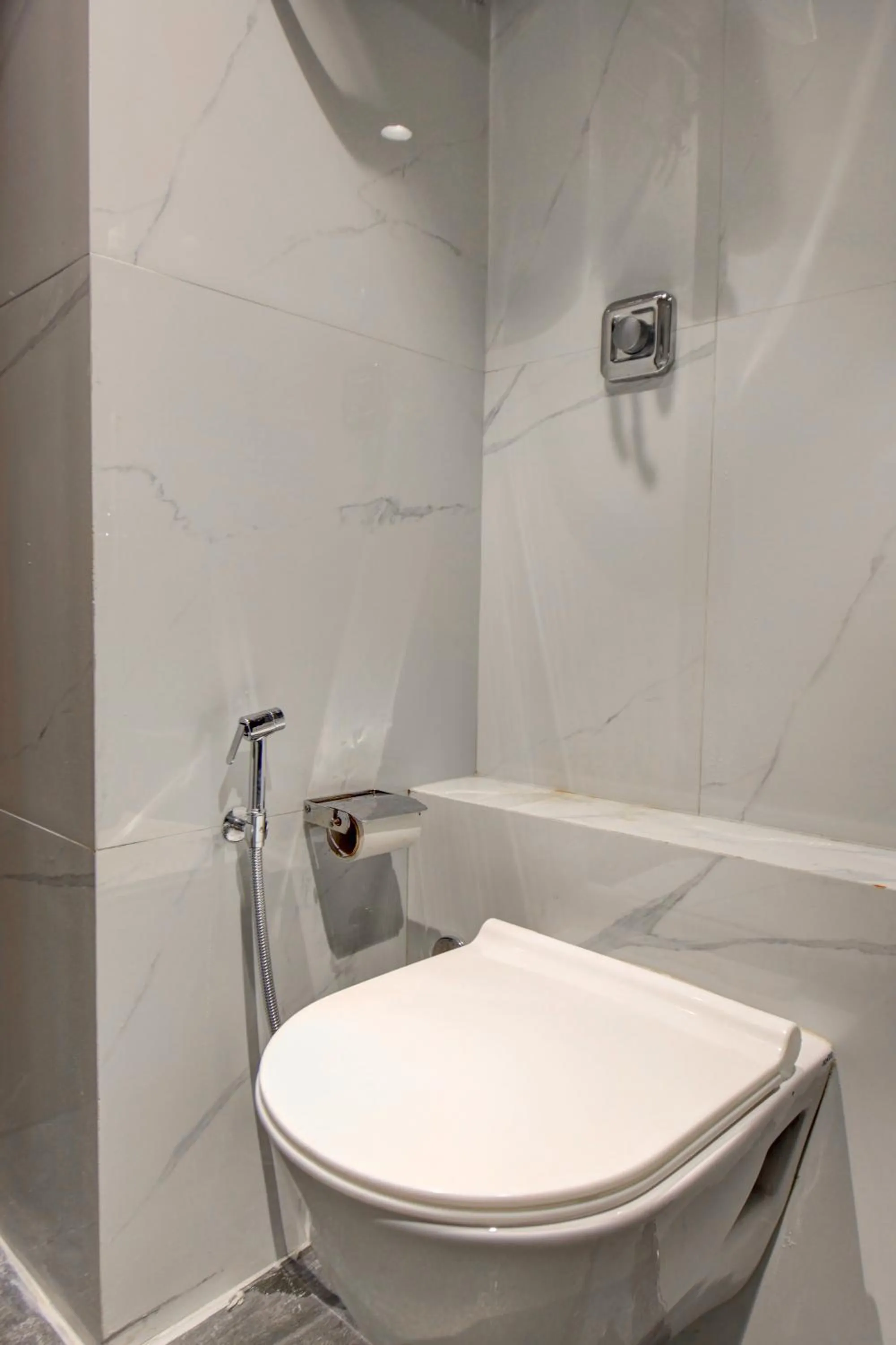 Bathroom in Hotel Majestic Crest Sakinaka