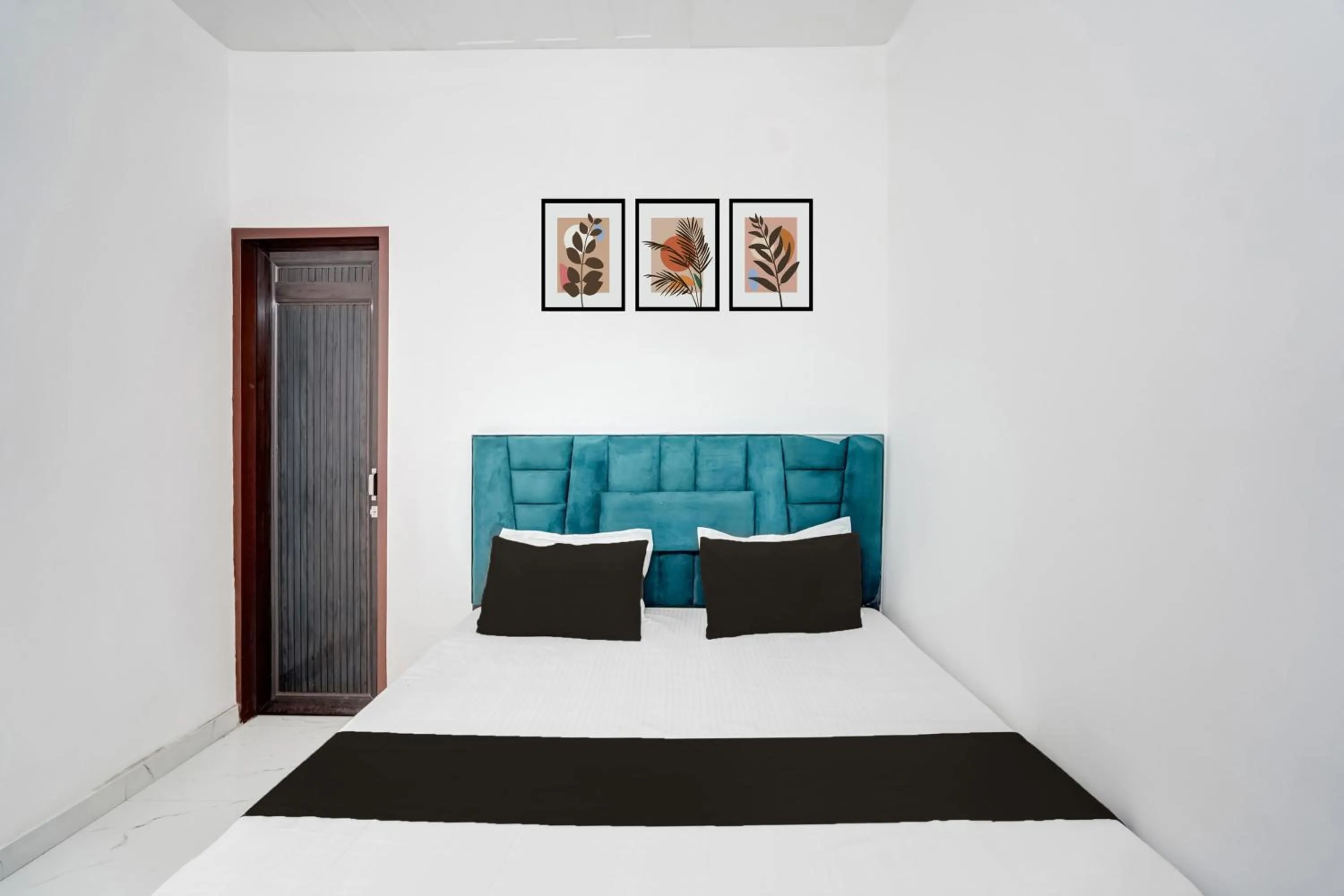 Bedroom, Bed in Super Hotel O Burari New Delhi