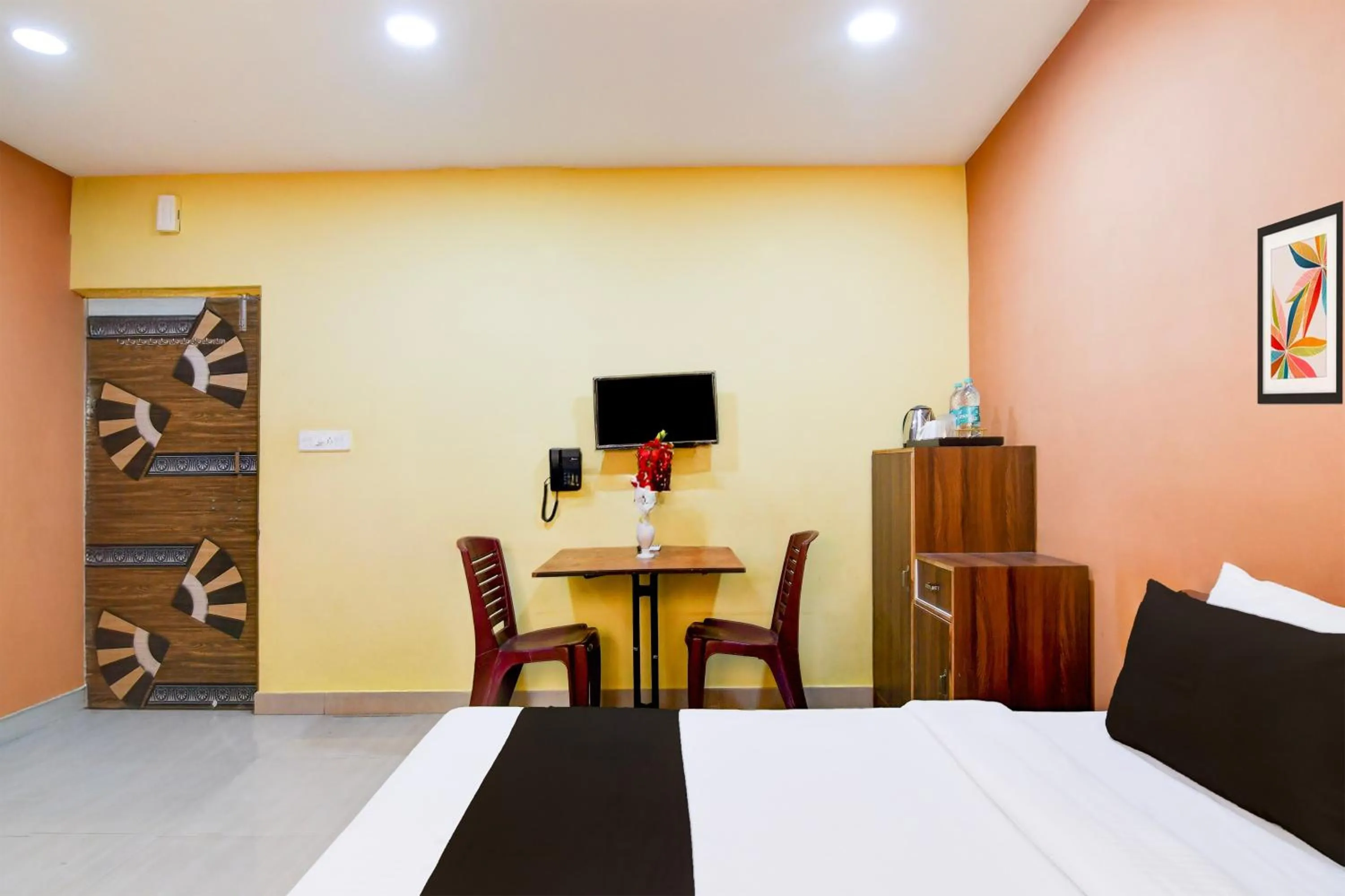 Bedroom, Bed in Hotel O Beleghata Formerly Santoshi Banquet And Marriage Hall