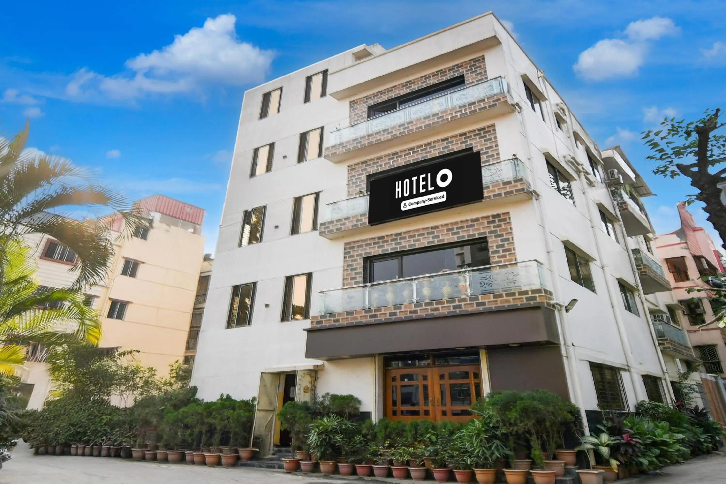 Facade/entrance in Hotel O Beleghata Formerly Santoshi Banquet And Marriage Hall