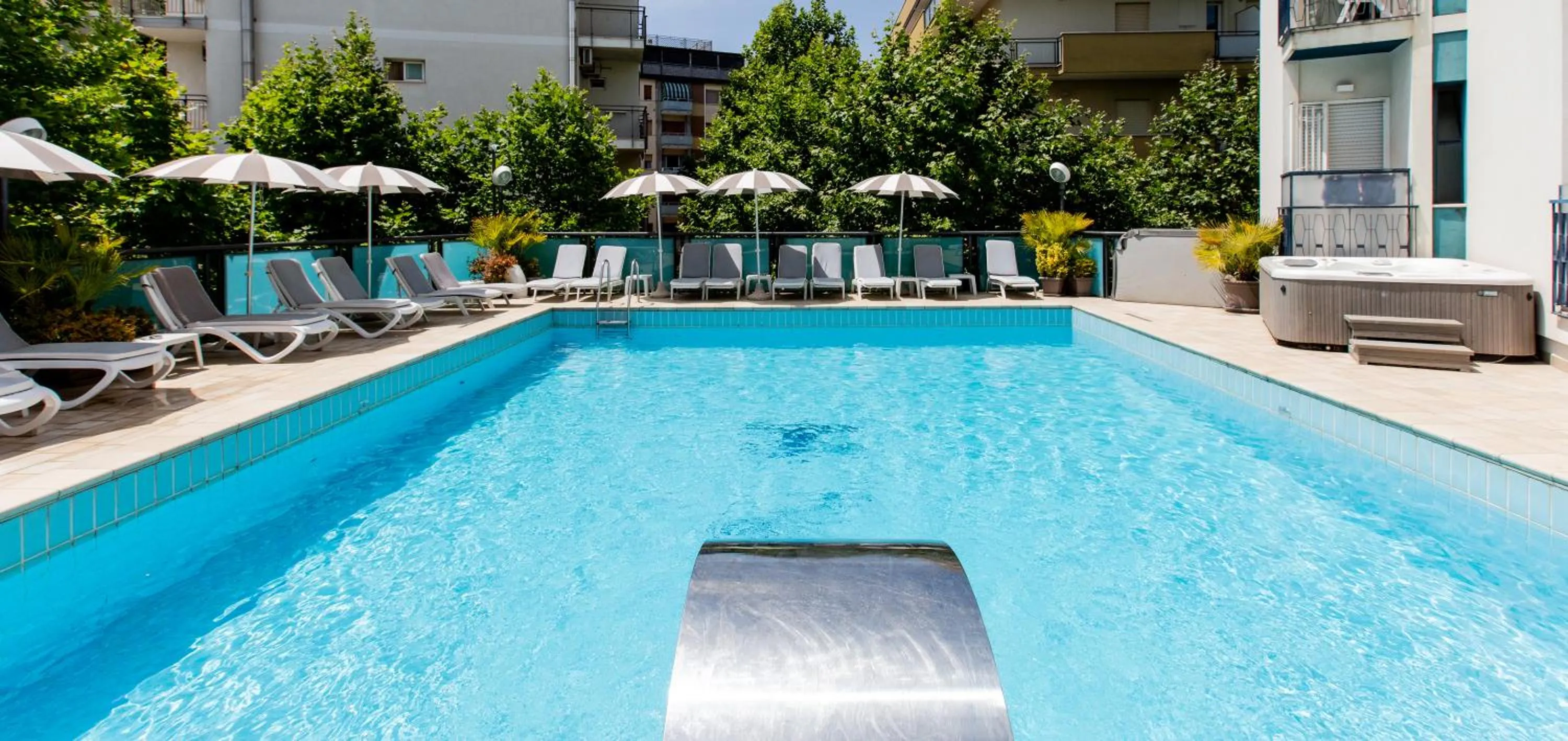 Swimming pool in Hotel Verona