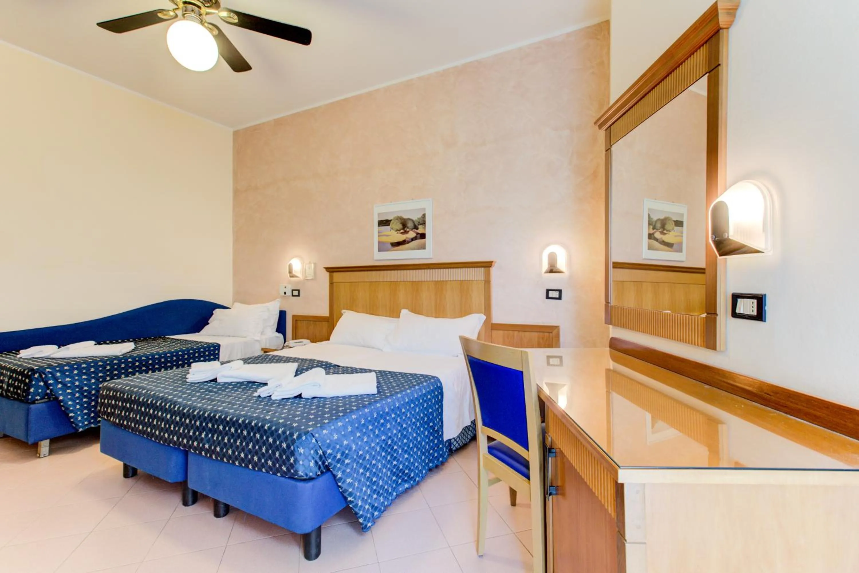 Photo of the whole room, Bed in Hotel Verona