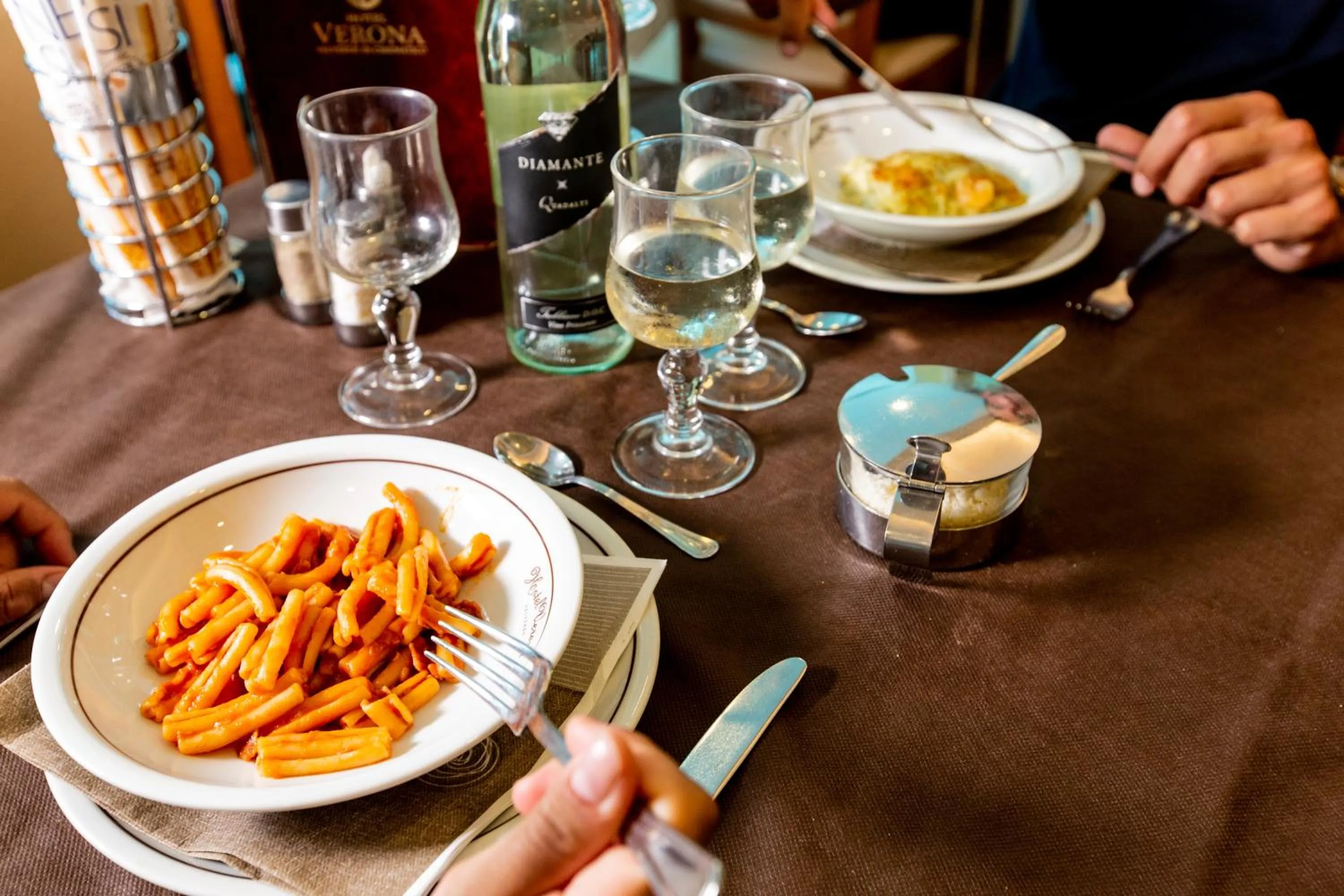 Restaurant/places to eat in Hotel Verona