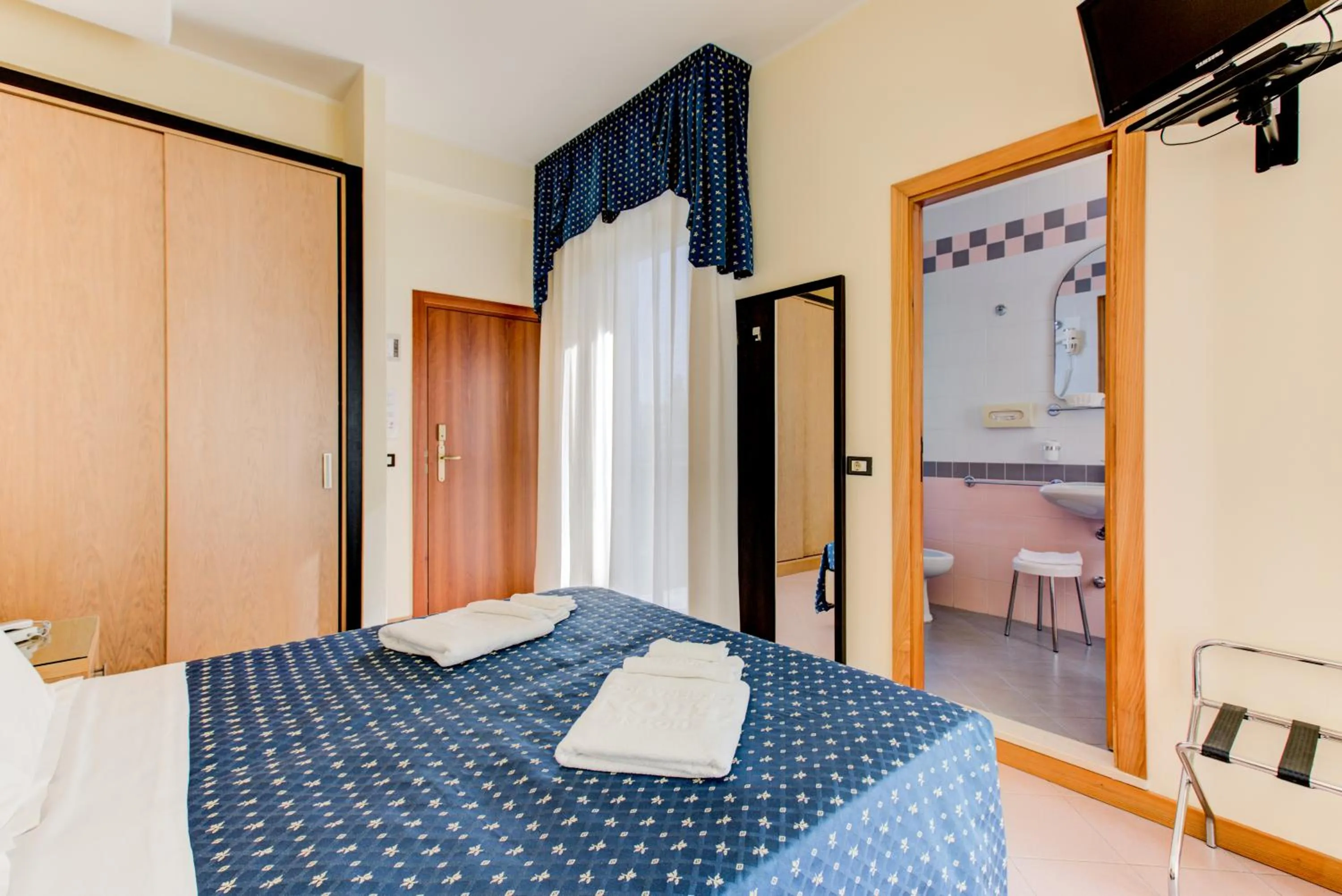 Photo of the whole room, Bed in Hotel Verona