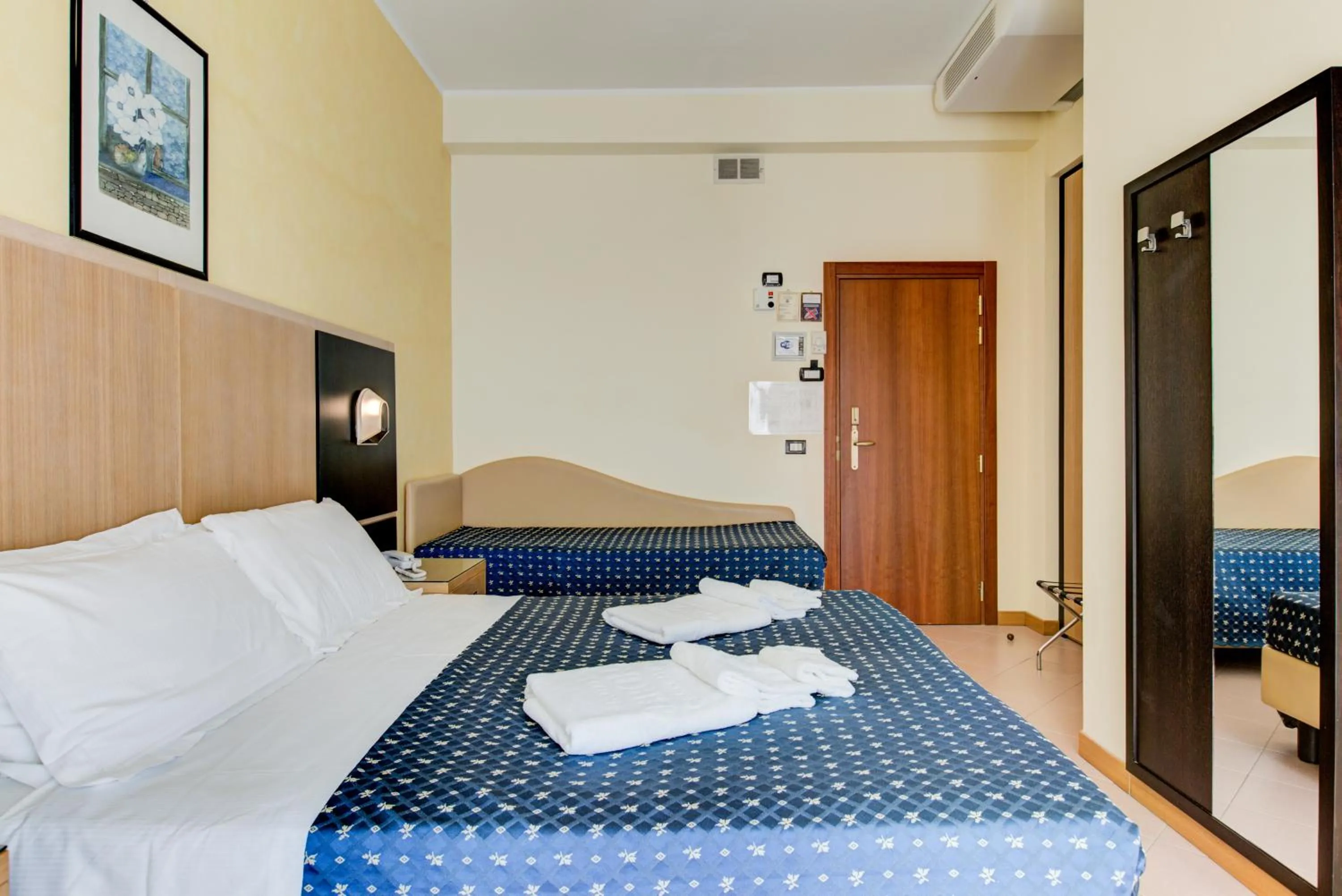 Photo of the whole room, Bed in Hotel Verona