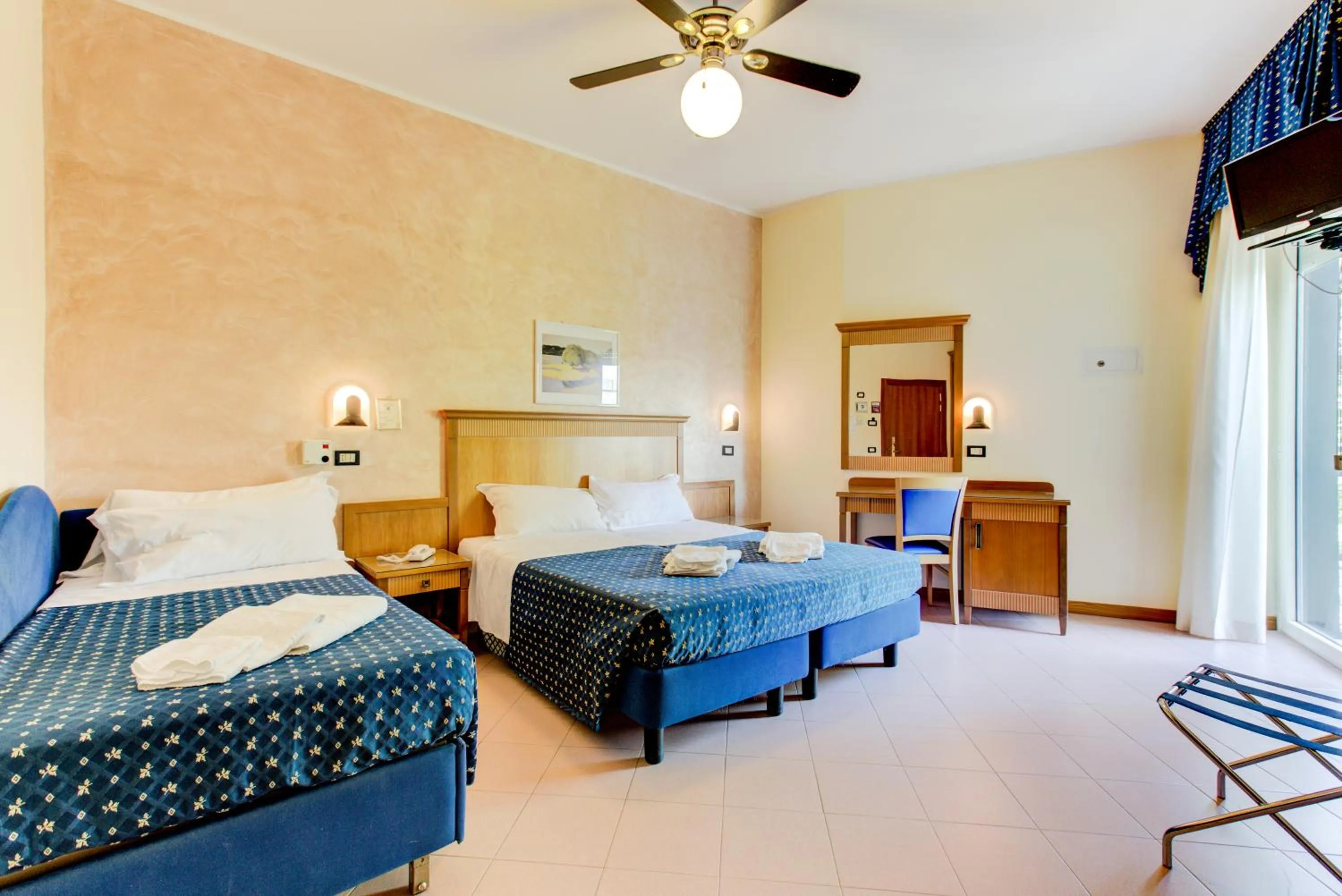 Photo of the whole room, Bed in Hotel Verona