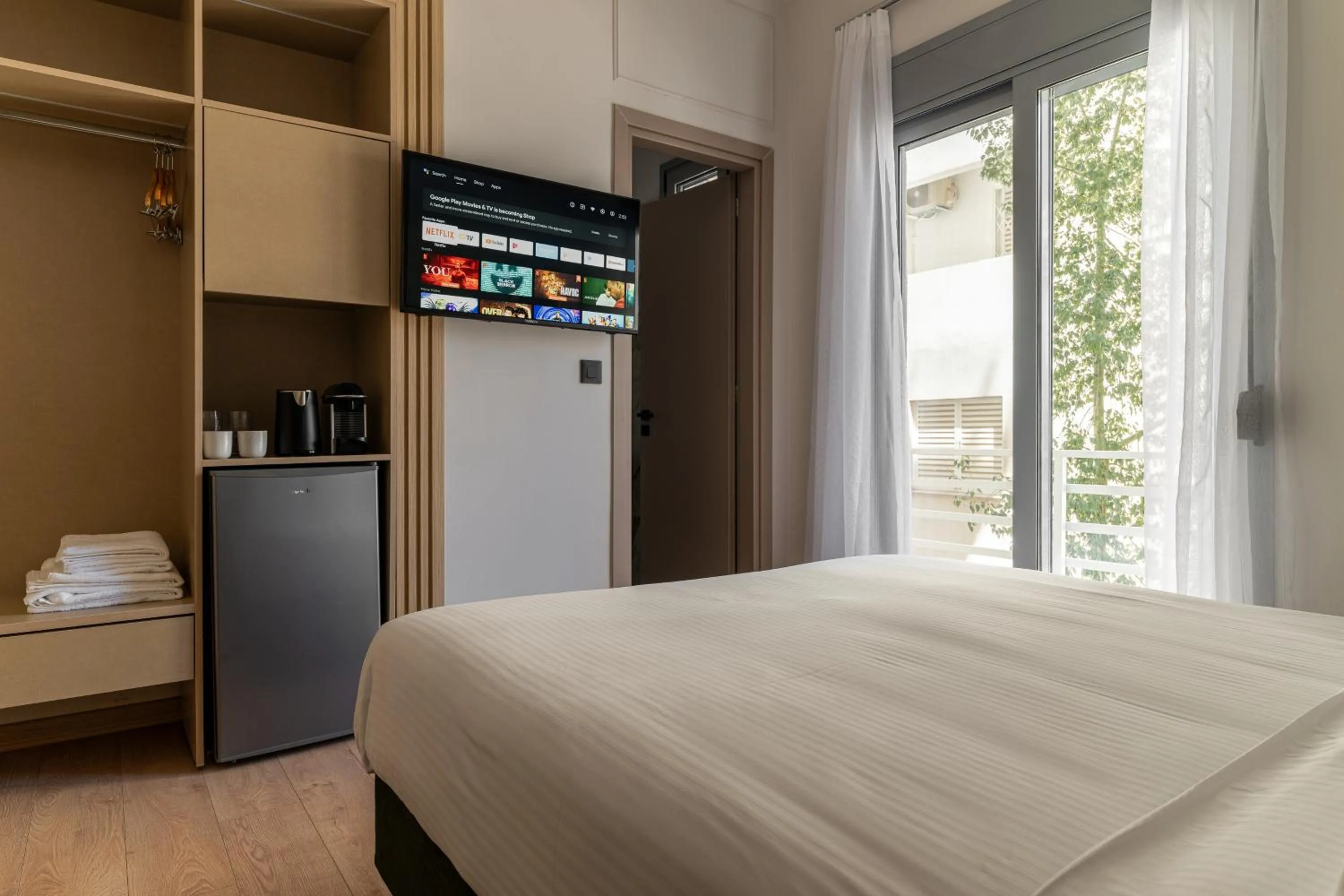 TV and multimedia, Bed in Phalerus Suites
