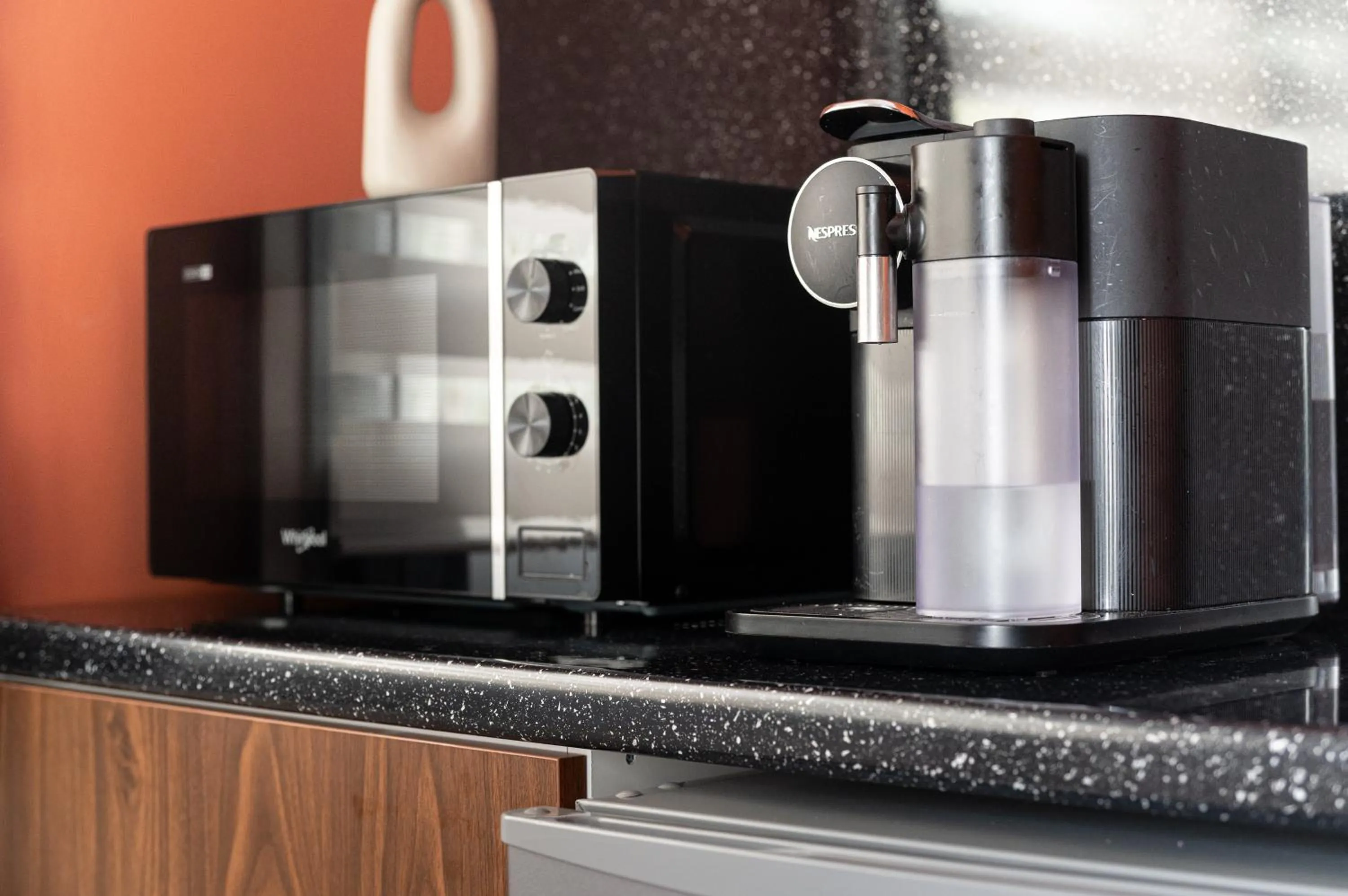 Coffee/tea facilities in Phalerus Suites