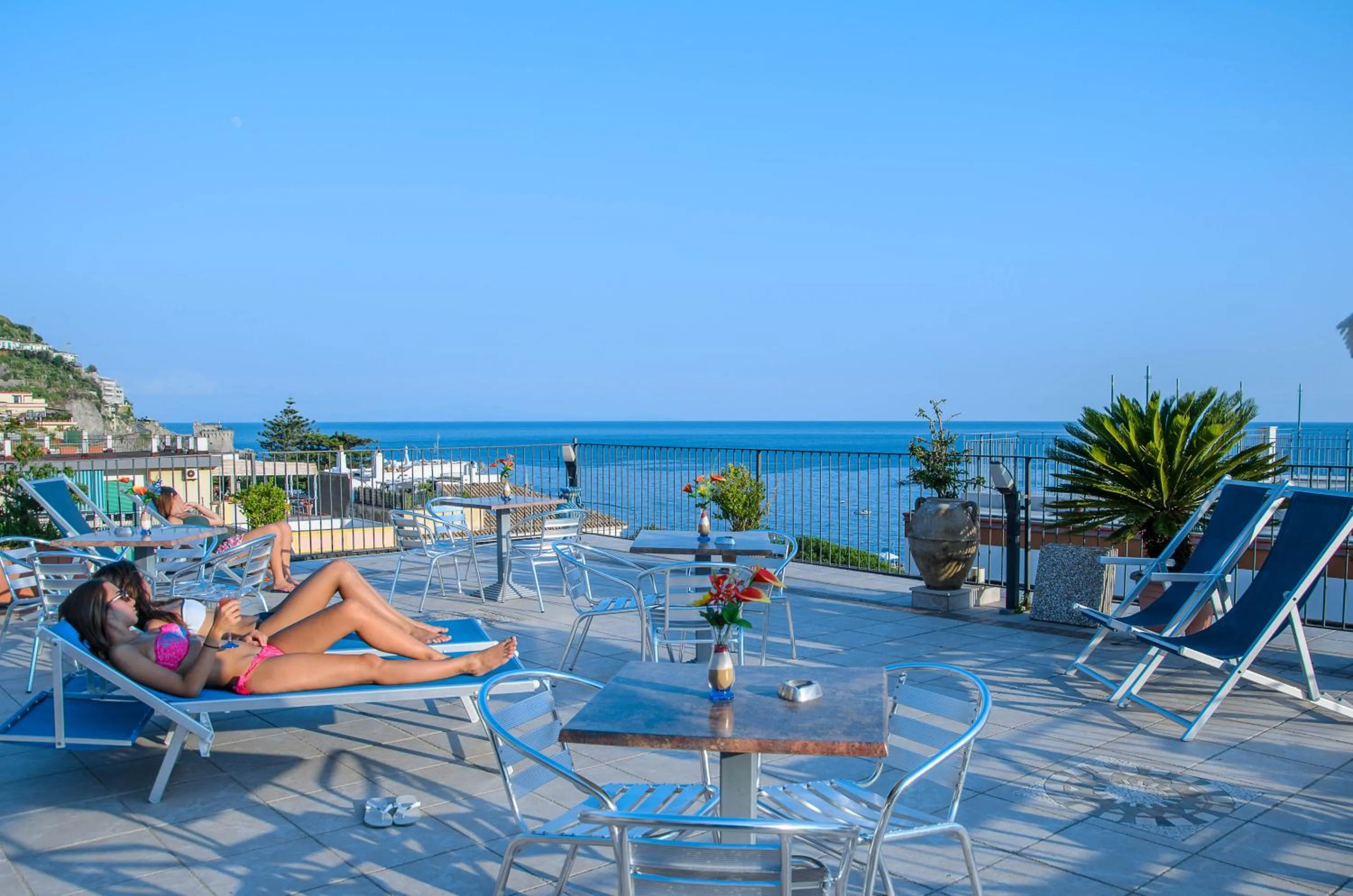 sunbed in Riviera B&B Rooms & Apartment SEA-VIEW