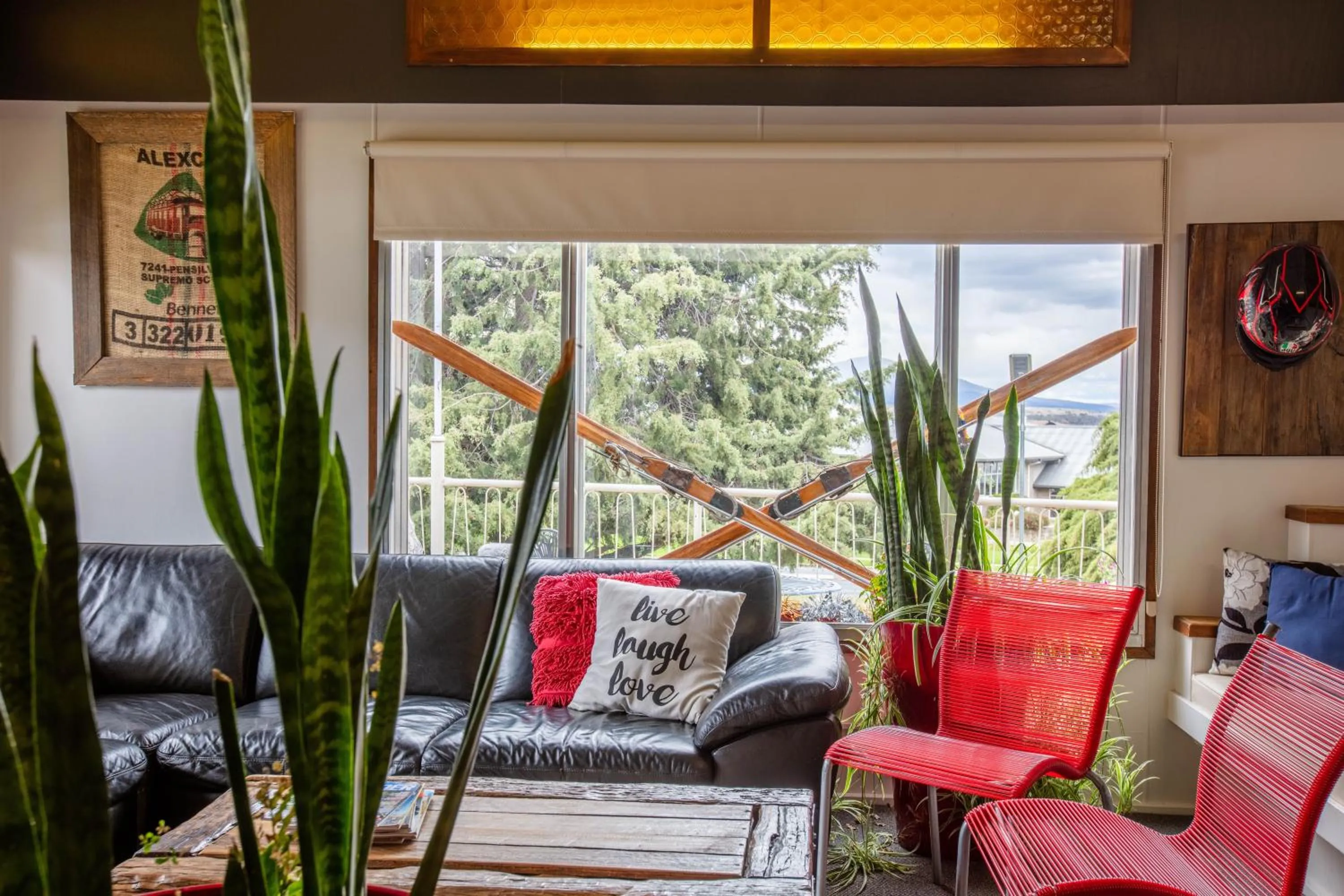 Communal lounge/ TV room in Kookaburra Lodge