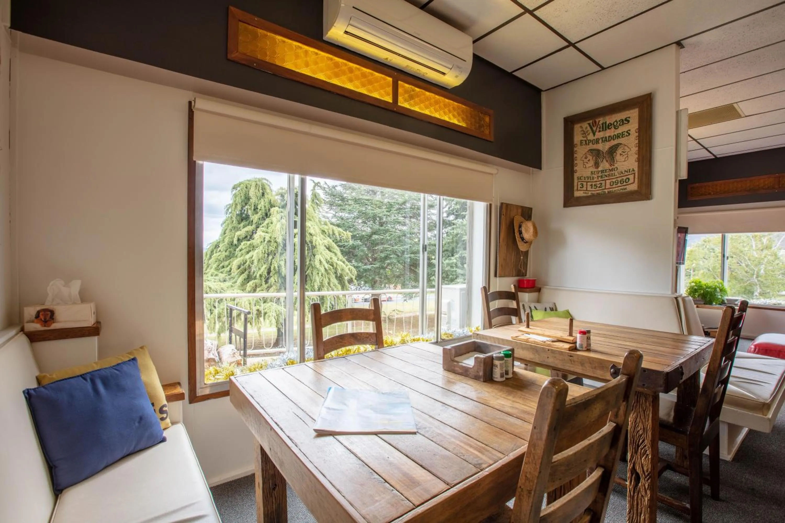 Communal lounge/ TV room in Kookaburra Lodge