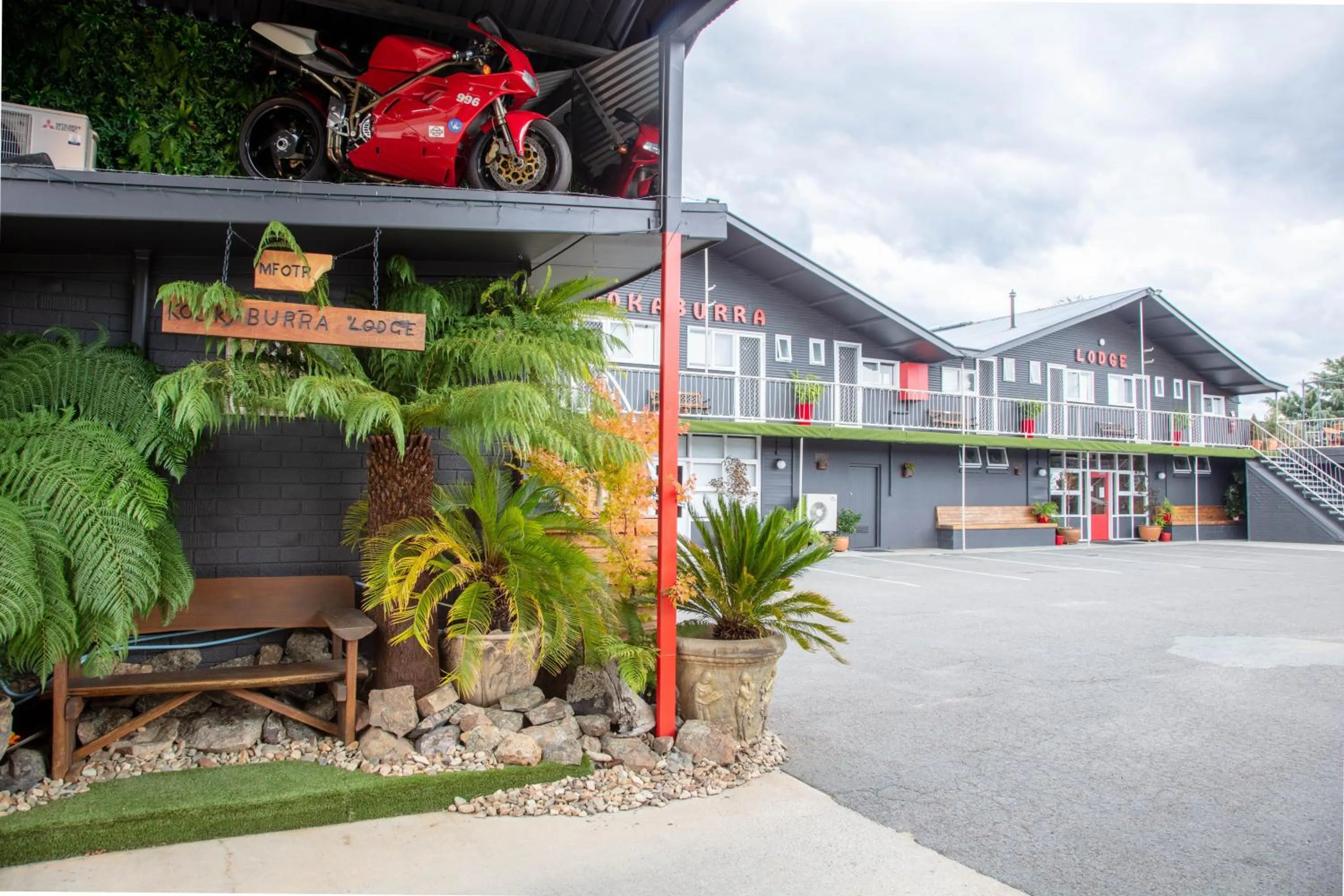 Facade/entrance in Kookaburra Lodge