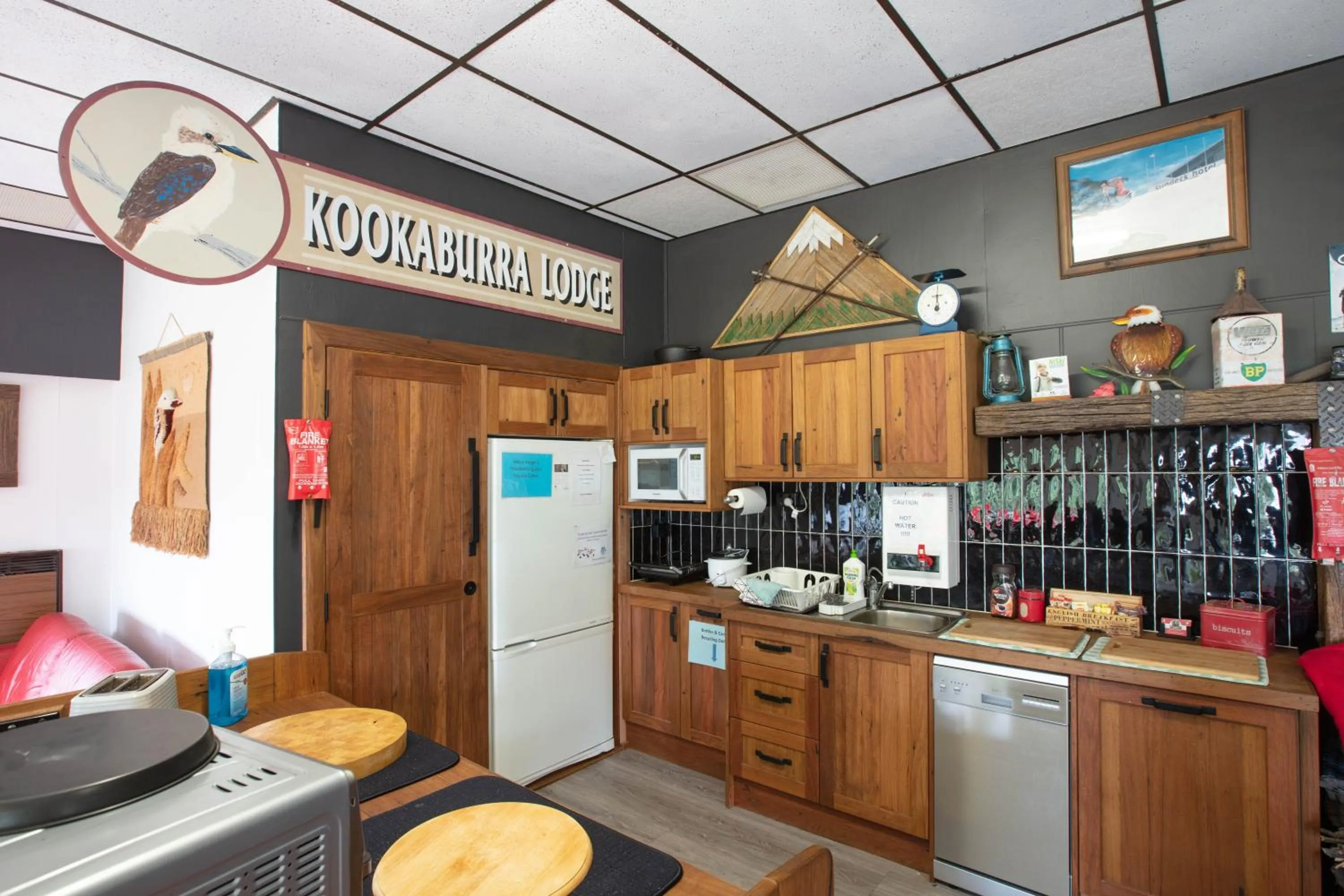 Kitchen or kitchenette in Kookaburra Lodge