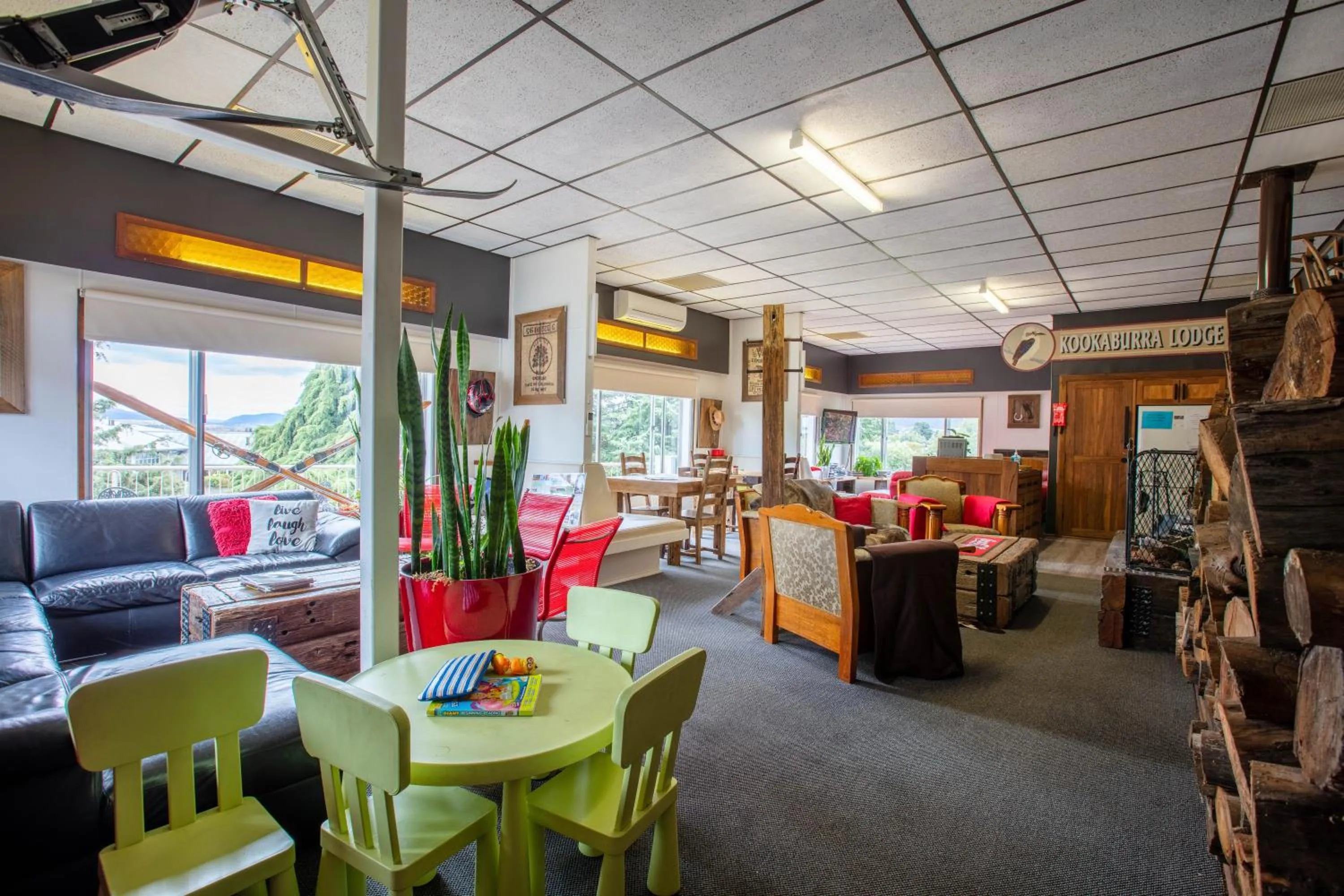 Communal lounge/ TV room in Kookaburra Lodge