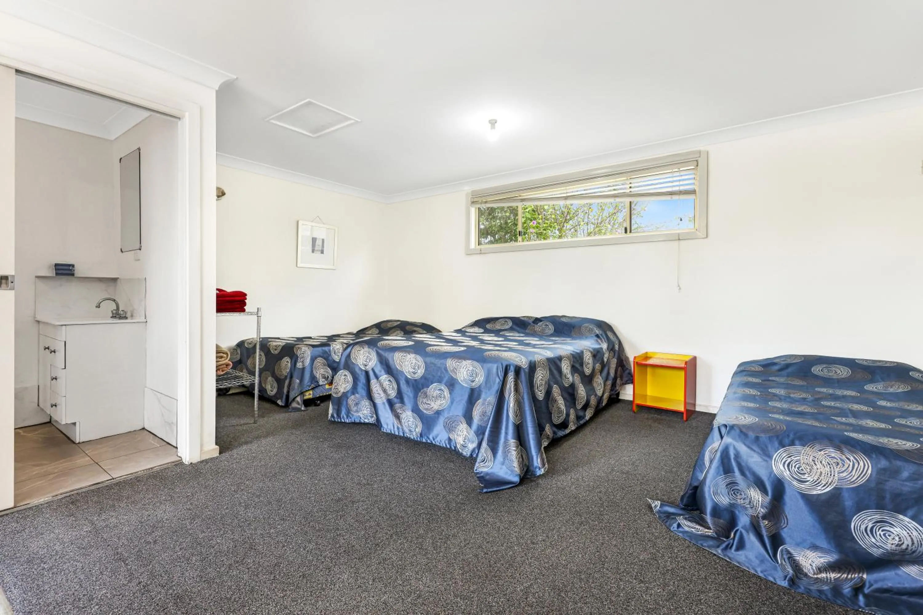 Bed in Tamworth Lodge Motel