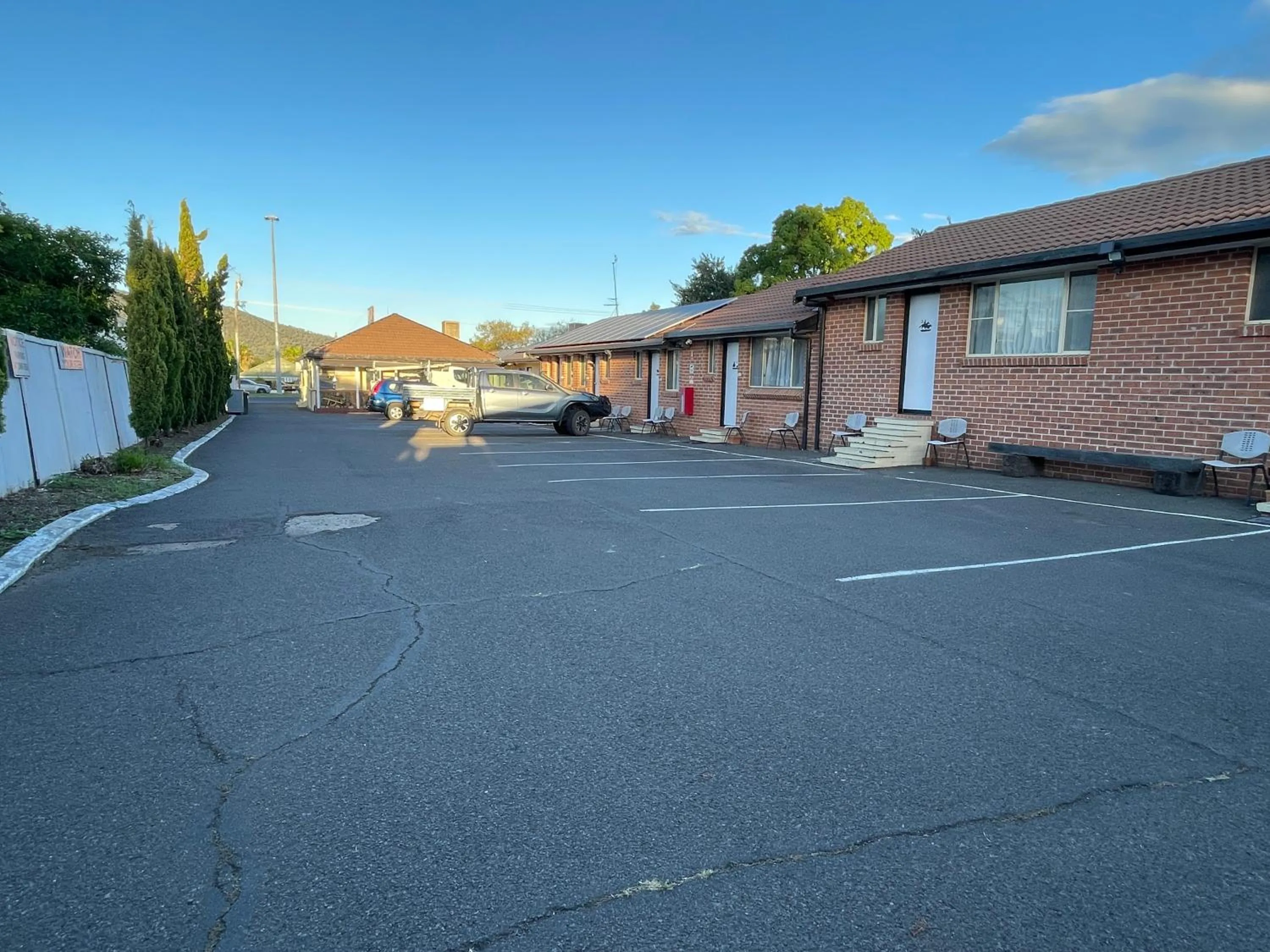 Parking in Tamworth Lodge Motel
