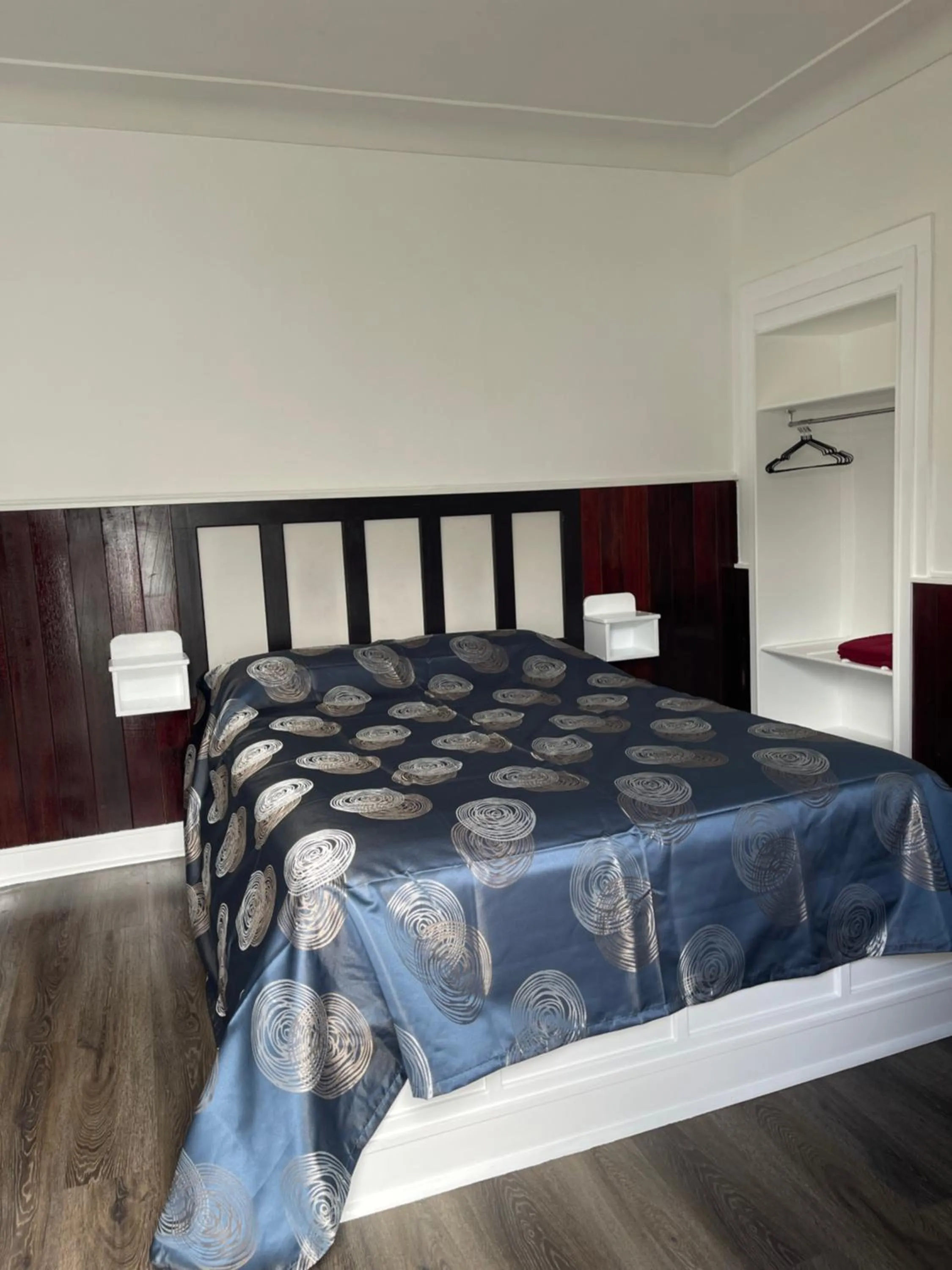 Bed in Tamworth Lodge Motel