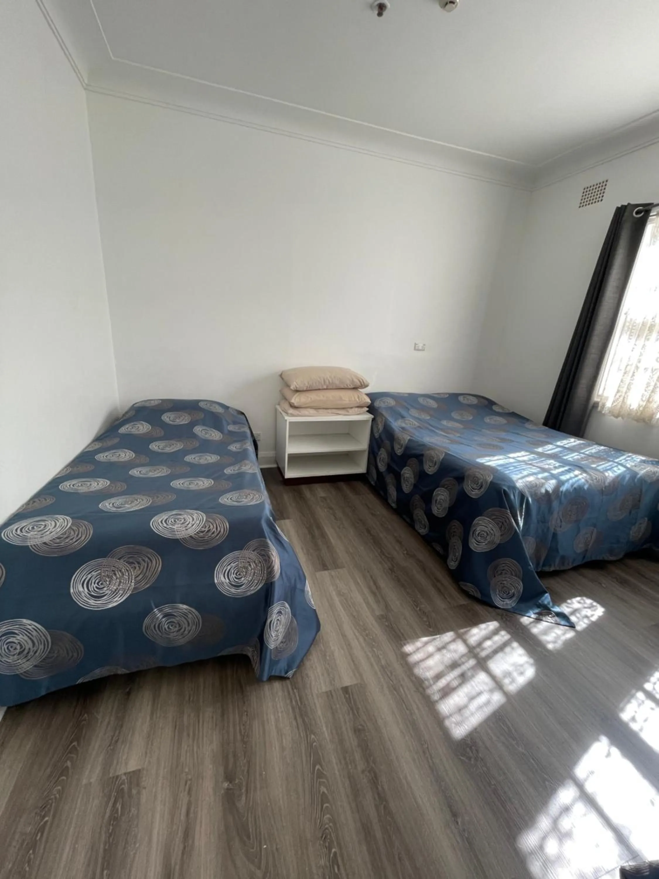 Bed in Tamworth Lodge Motel