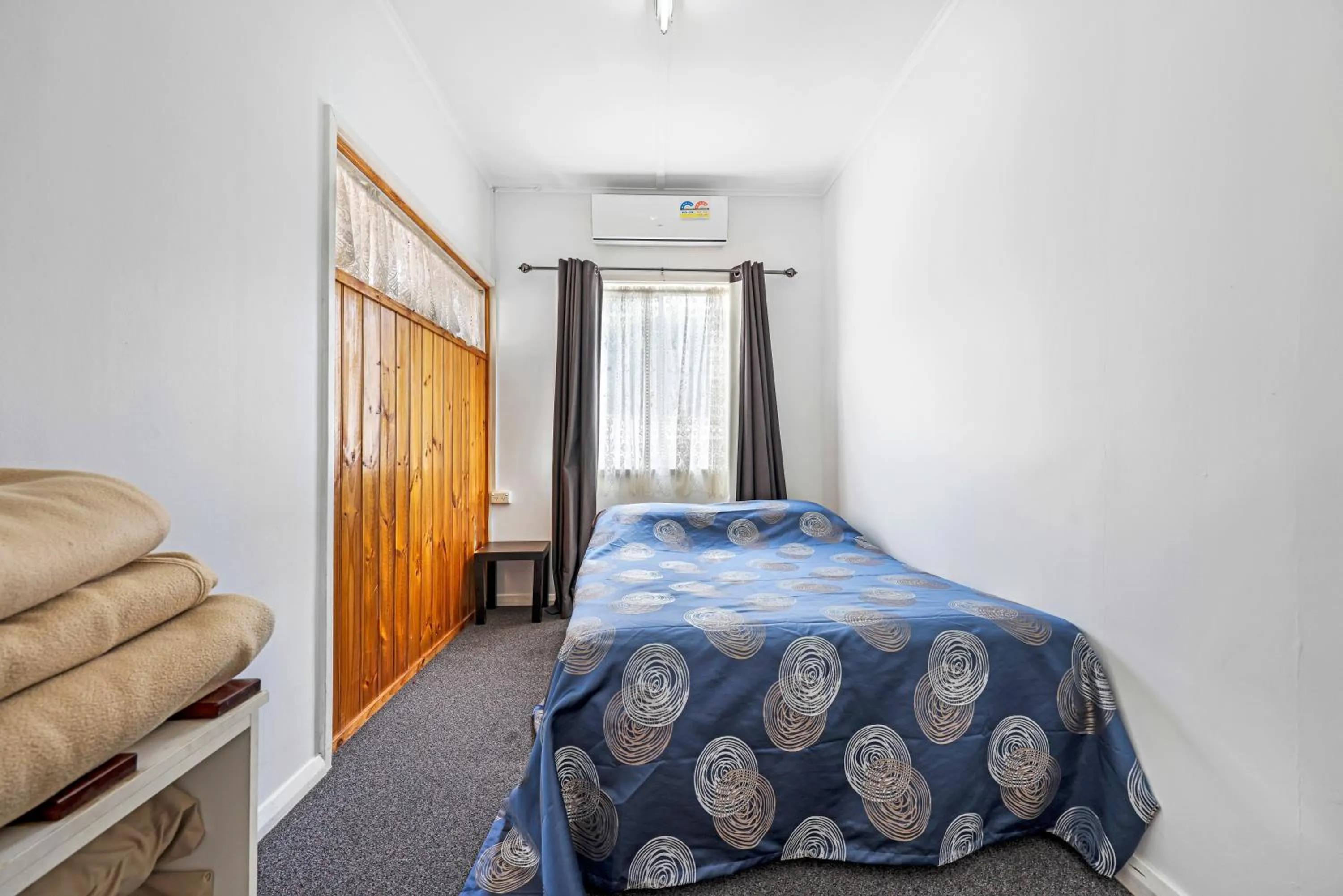 Bed in Tamworth Lodge Motel