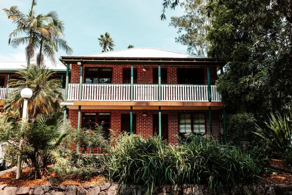 Property building in Wisemans Retreat