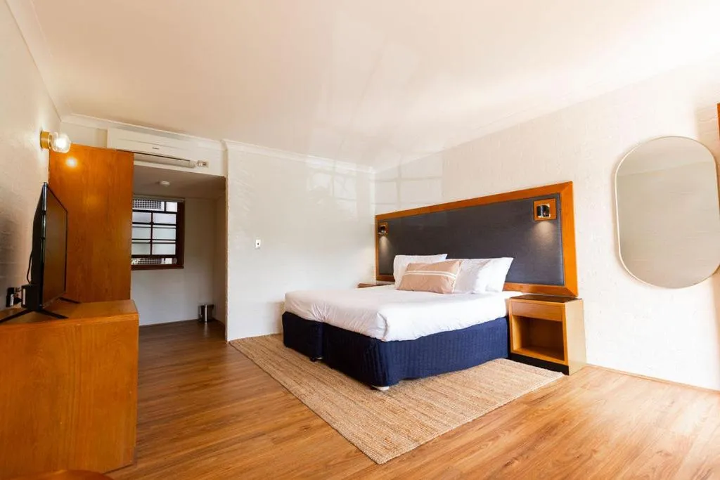 Photo of the whole room, Bed in Wisemans Retreat