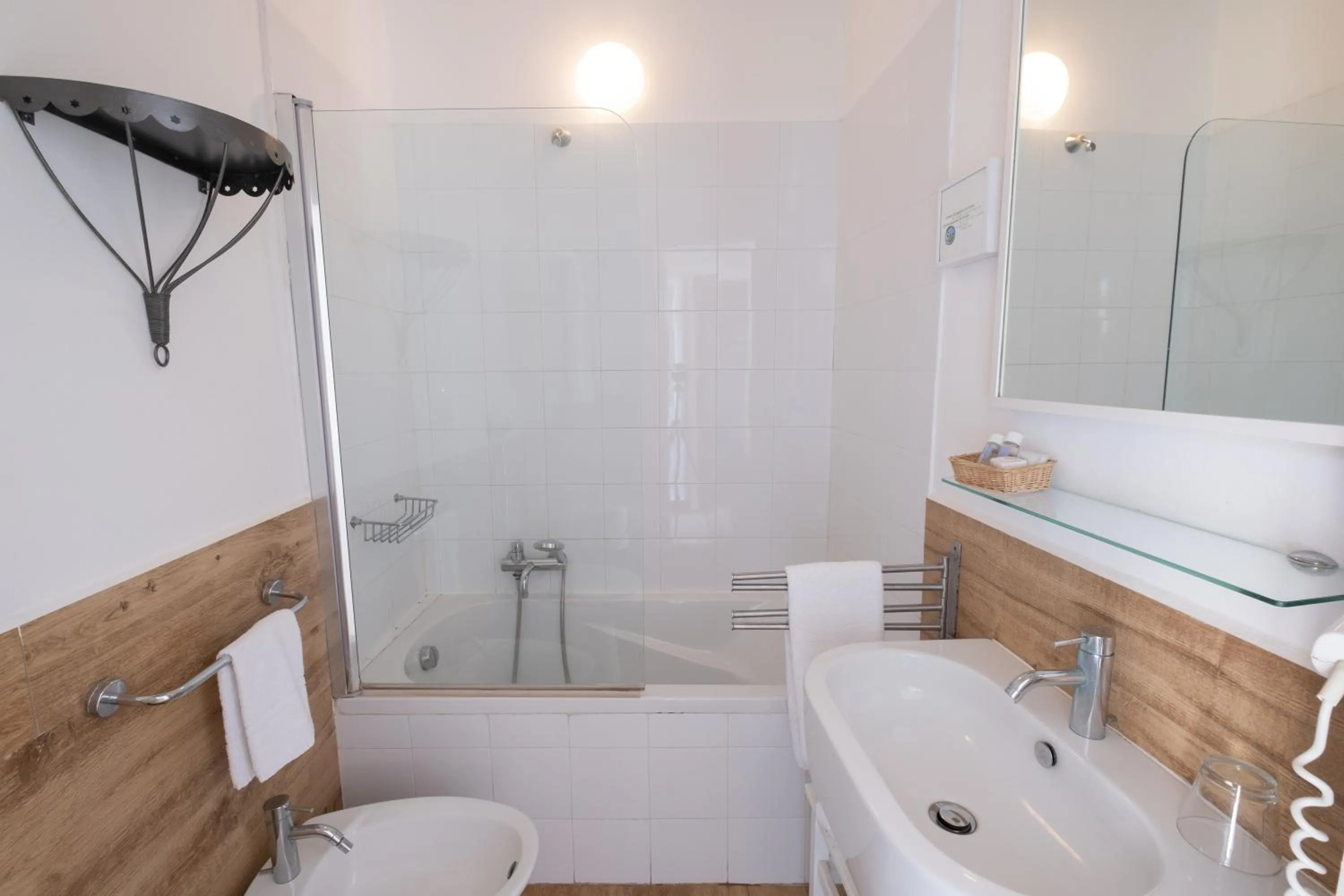 Toilet in Hotel Gutkowski