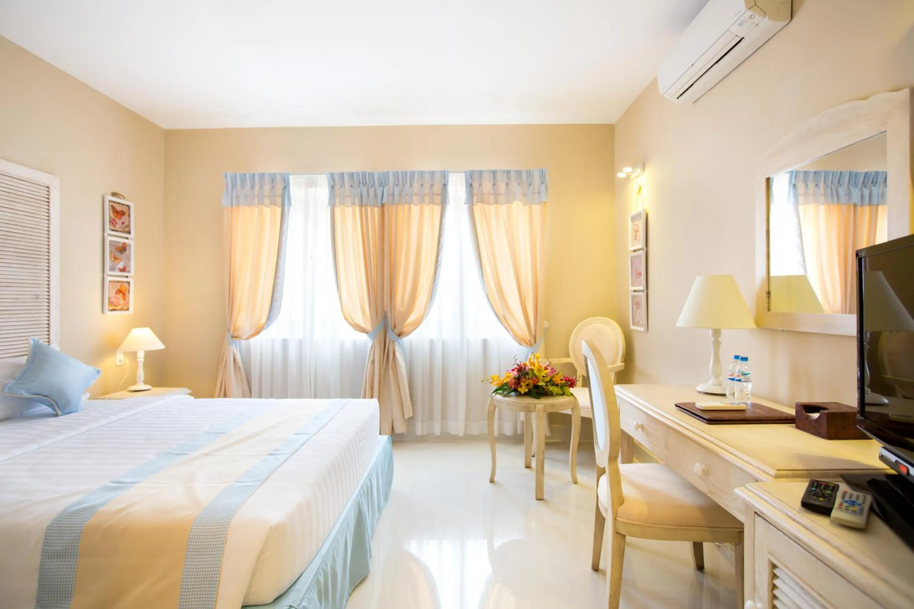 Bedroom, Bed in Hotel L'Odéon Phu My Hung