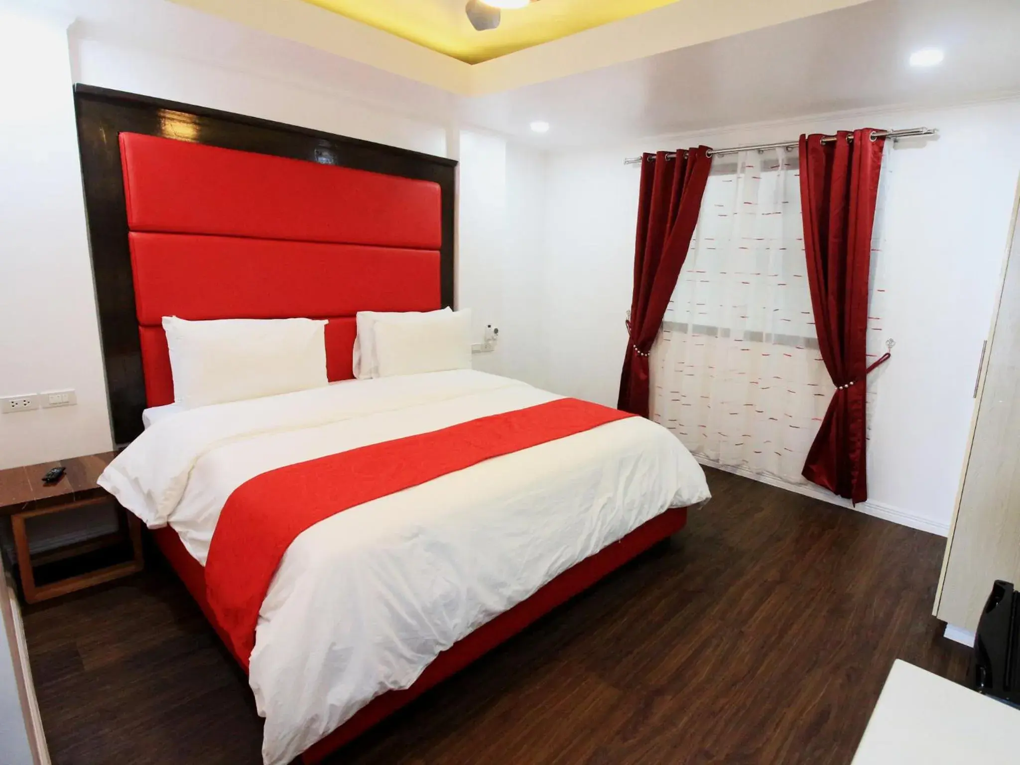 Deluxe King Room in Manarra Sea View Resort Deluxe King Room in Manarra Sea View Resort