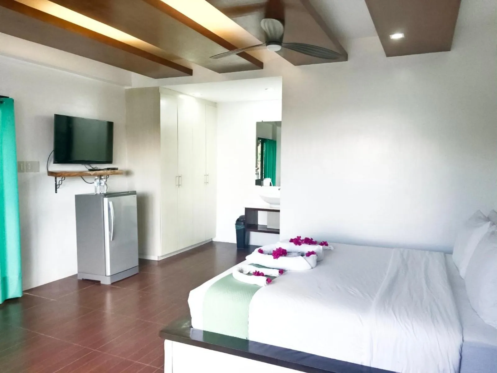 TV and multimedia, Bed in Manarra Sea View Resort