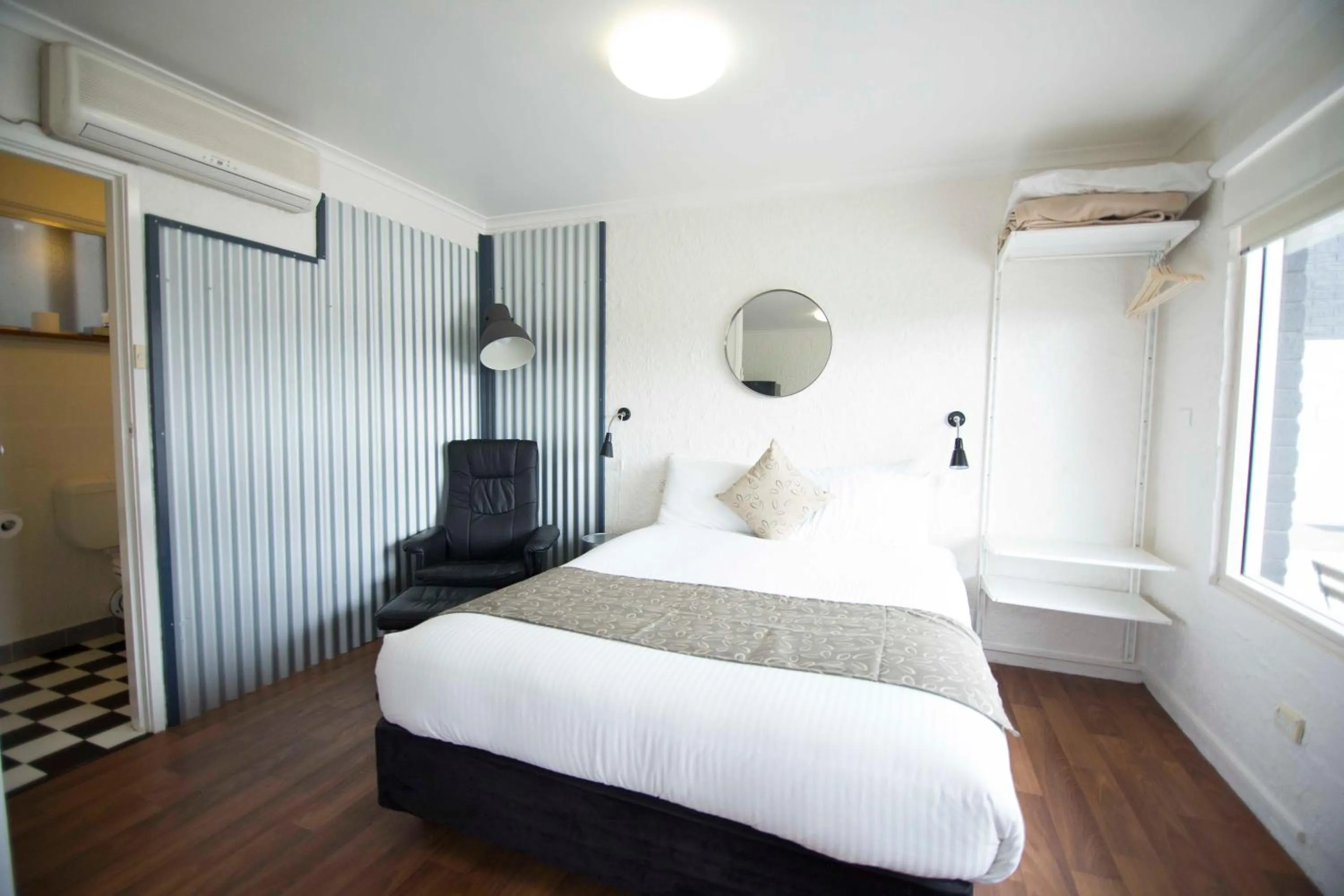 Bedroom, Bed in Siesta Central Apartments