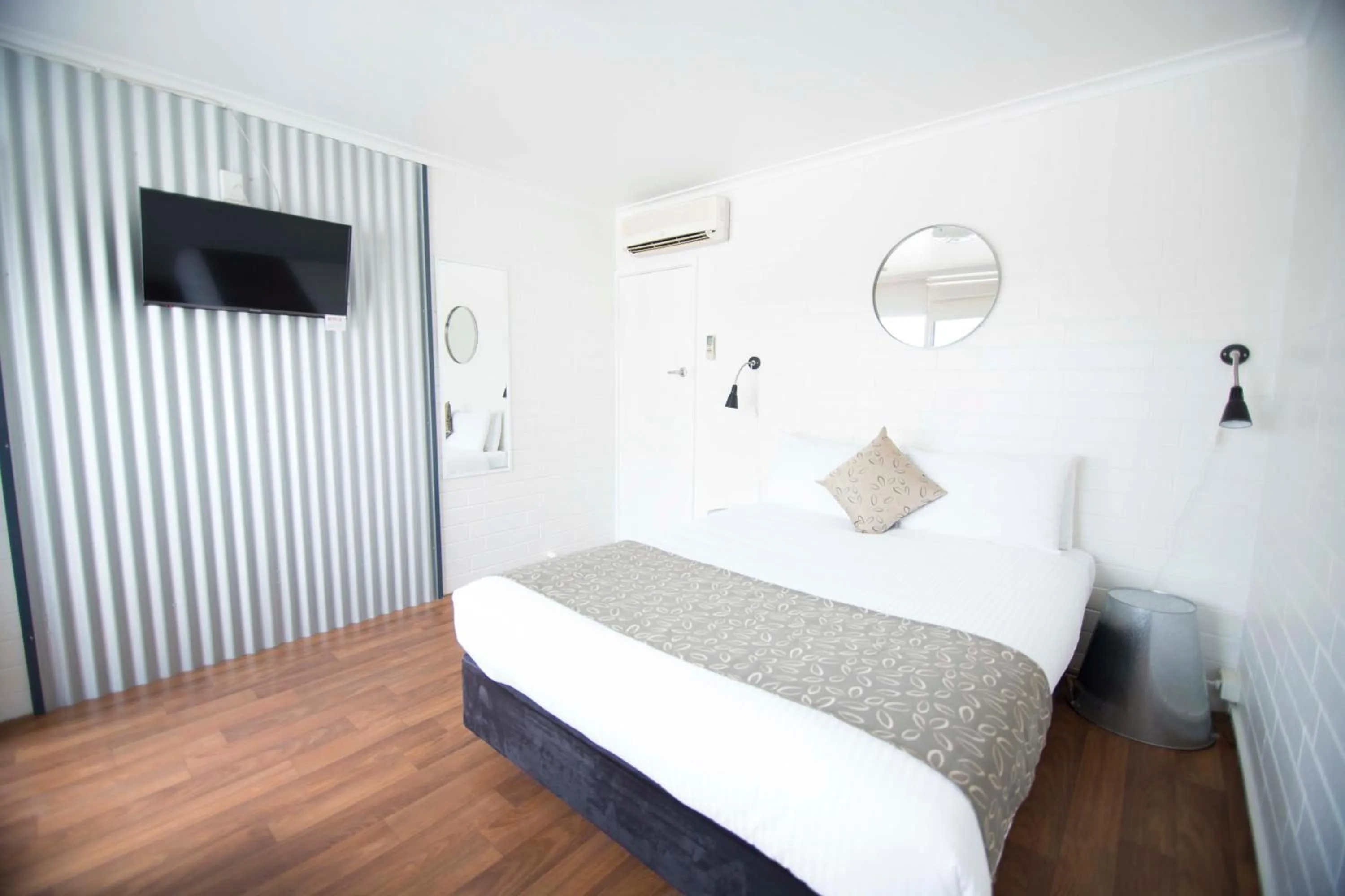 Bed in Siesta Central Apartments