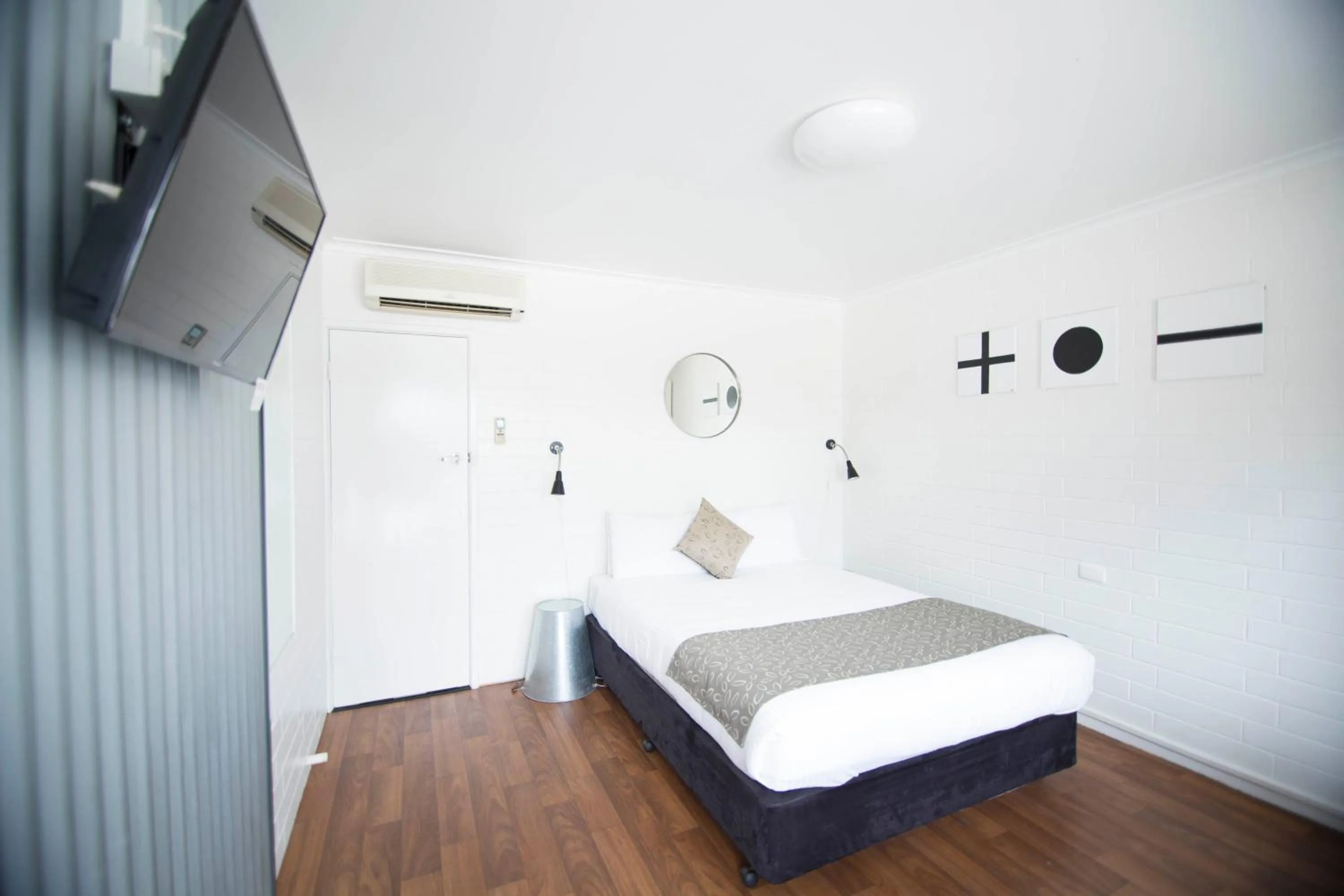 Bed in Siesta Central Apartments