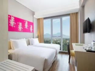 Bedroom, Bed in Hotel Santika Banyuwangi