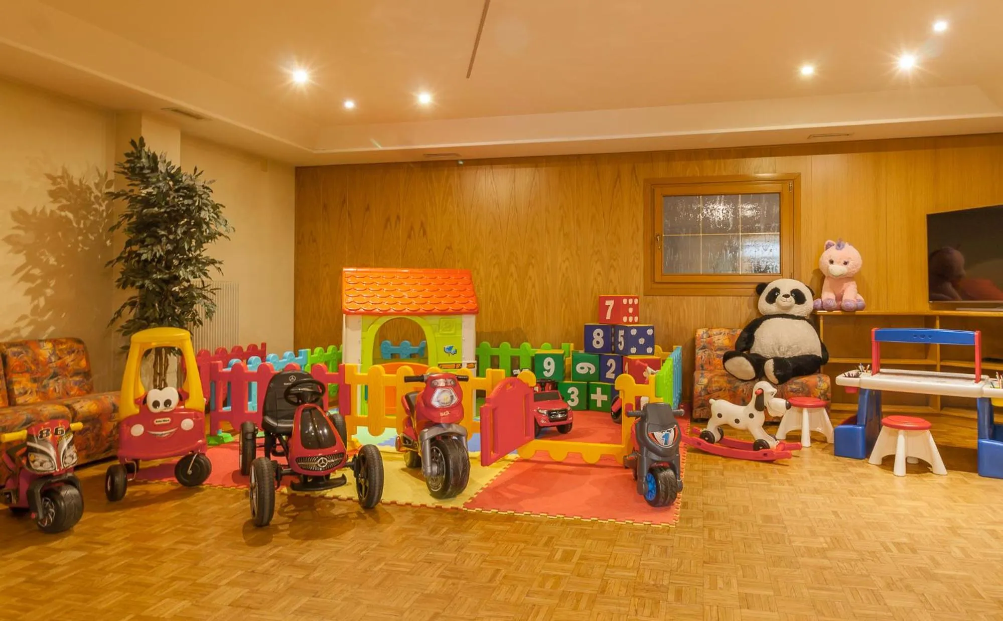 Communal lounge/ TV room in Hotel Arcobaleno