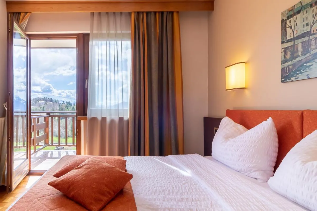 Balcony/Terrace, Bed in Hotel Arcobaleno