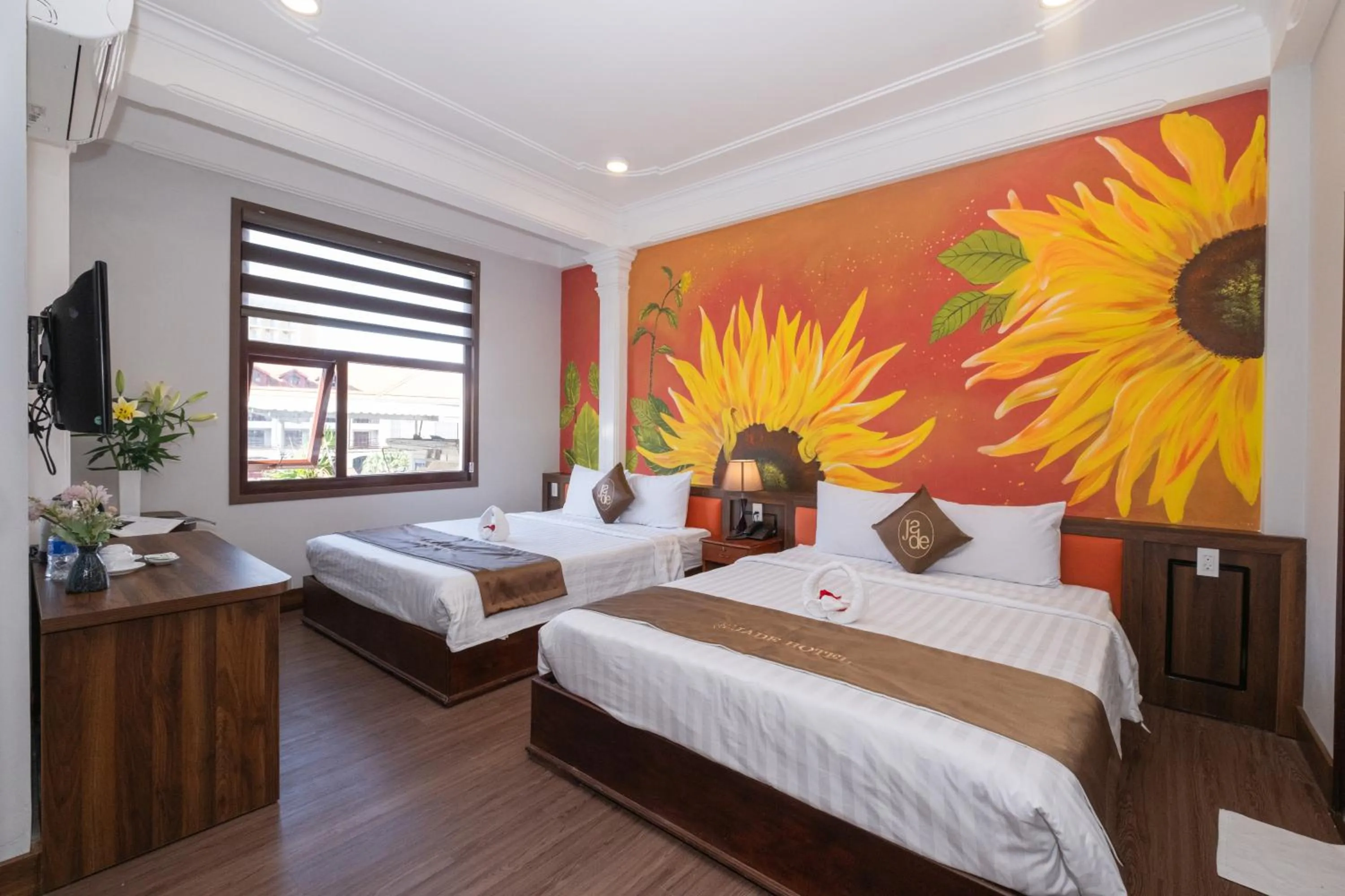 Bedroom, Bed in Jade Hotel