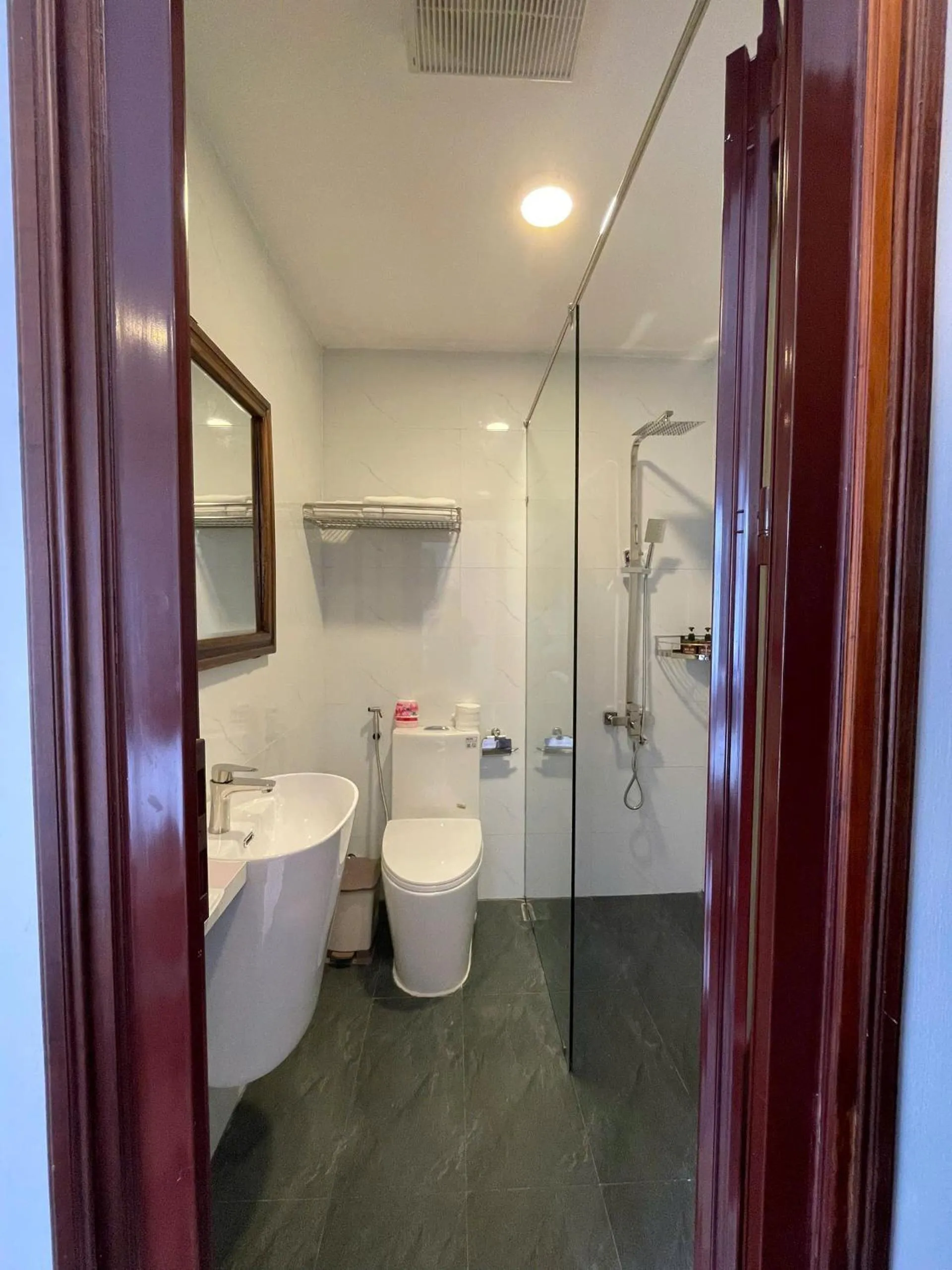 Shower in Jade Hotel