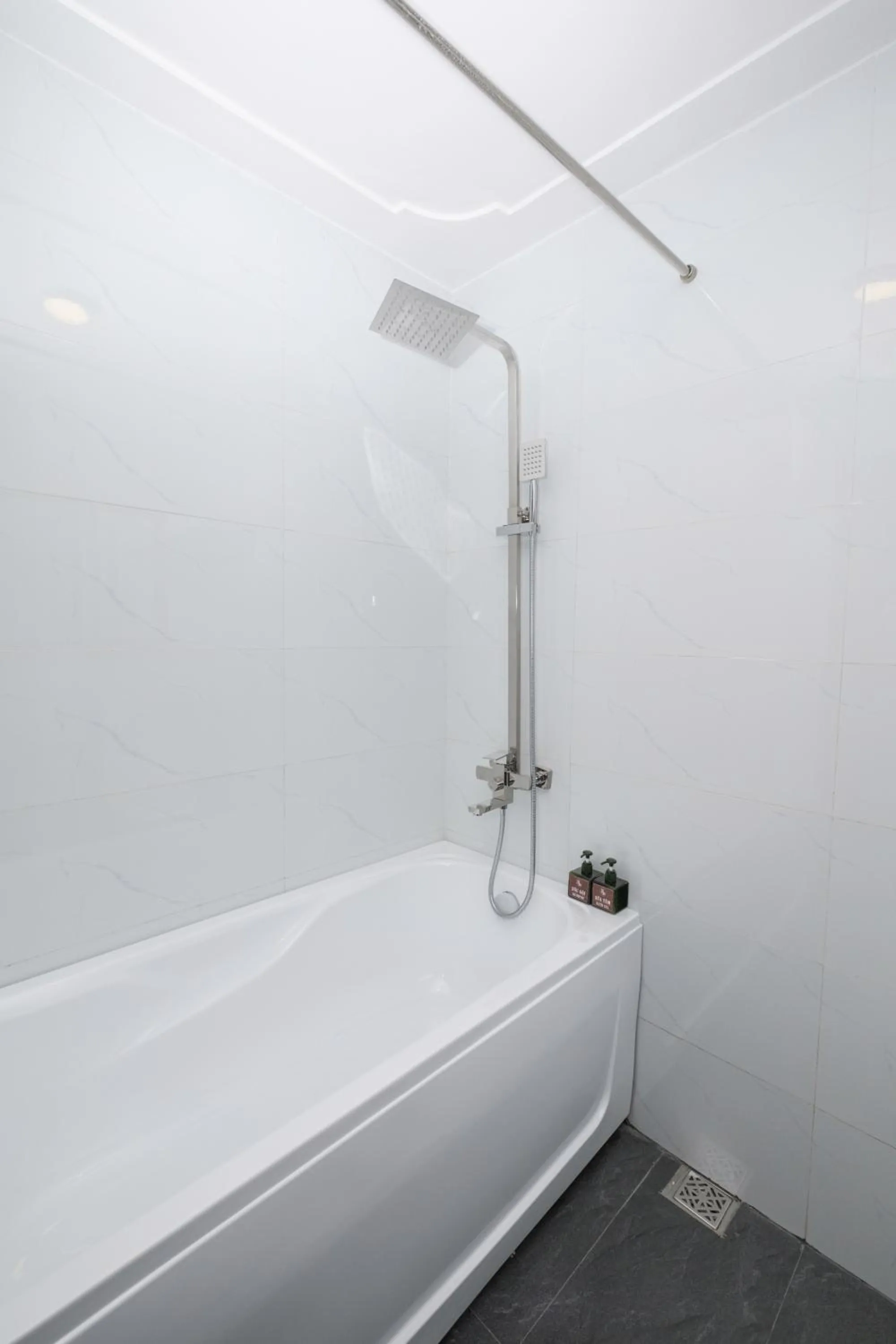 Shower in Jade Hotel