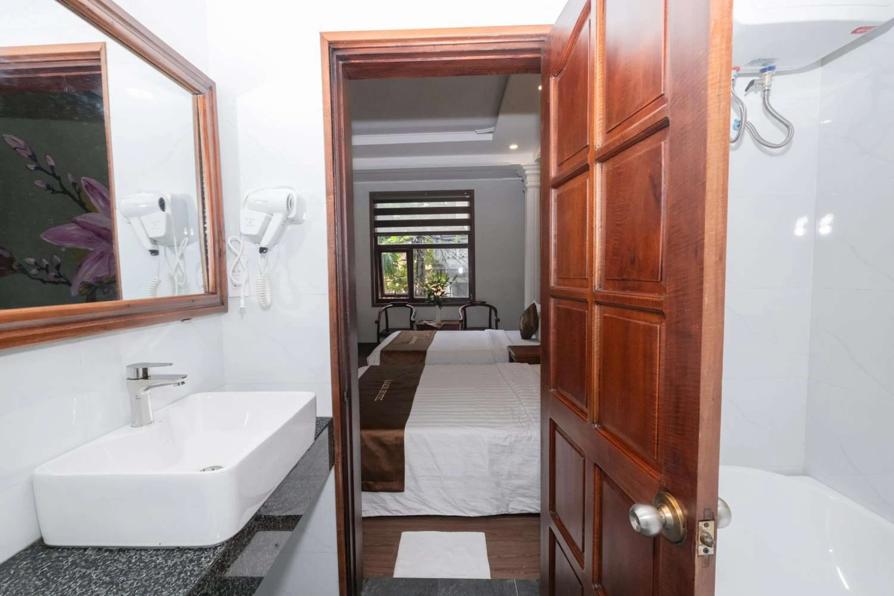 Shower in Jade Hotel