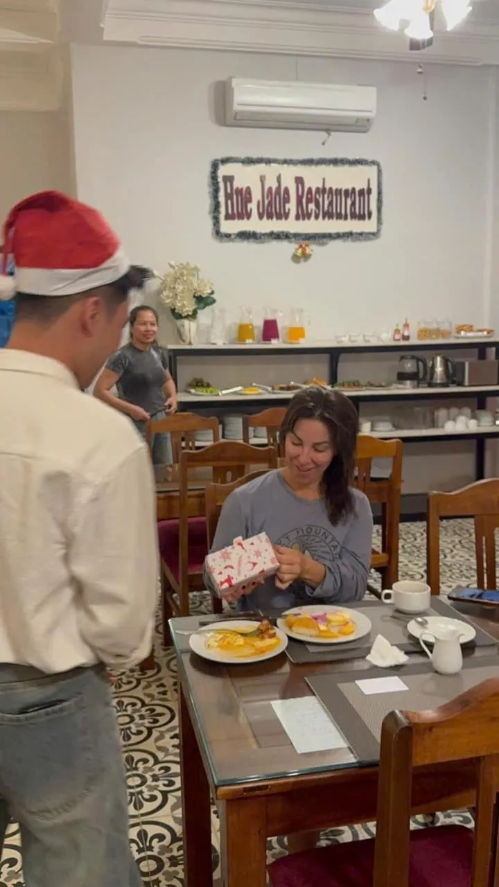 Restaurant/places to eat in Jade Hotel