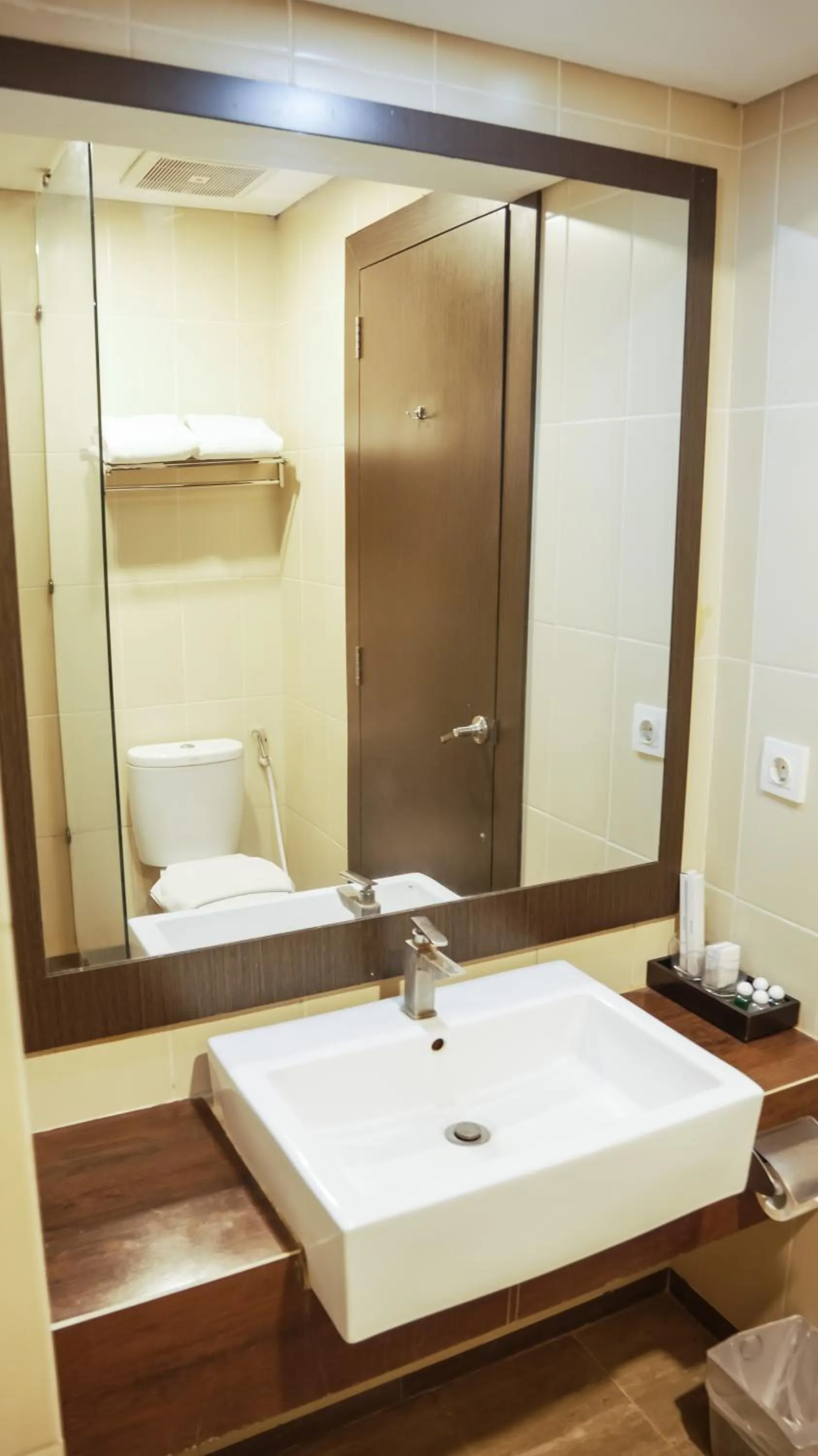 Bathroom in Tasneem Hotel Malioboro Yogyakarta