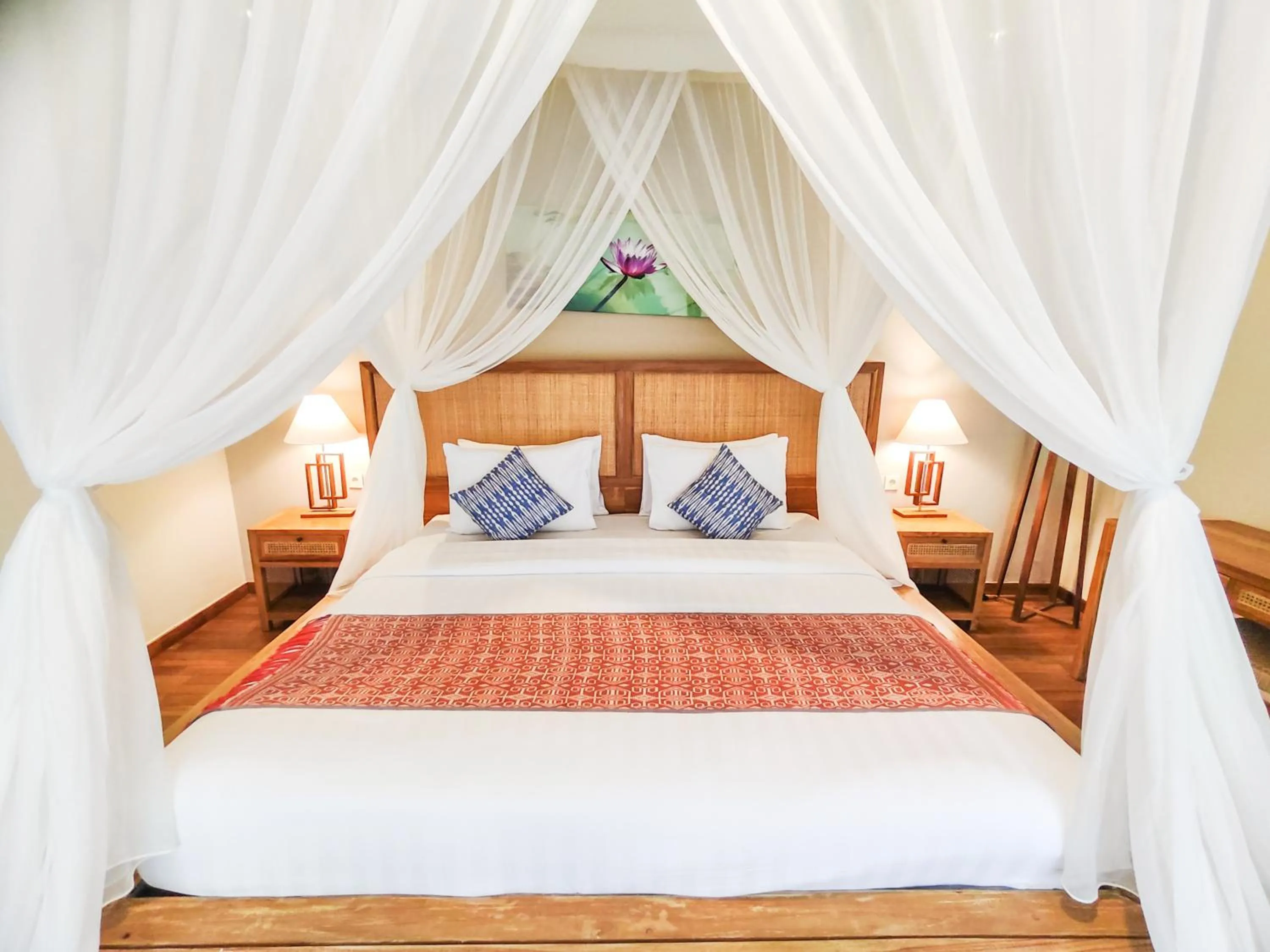 Bed in Seminyak Square Hotel And Villas