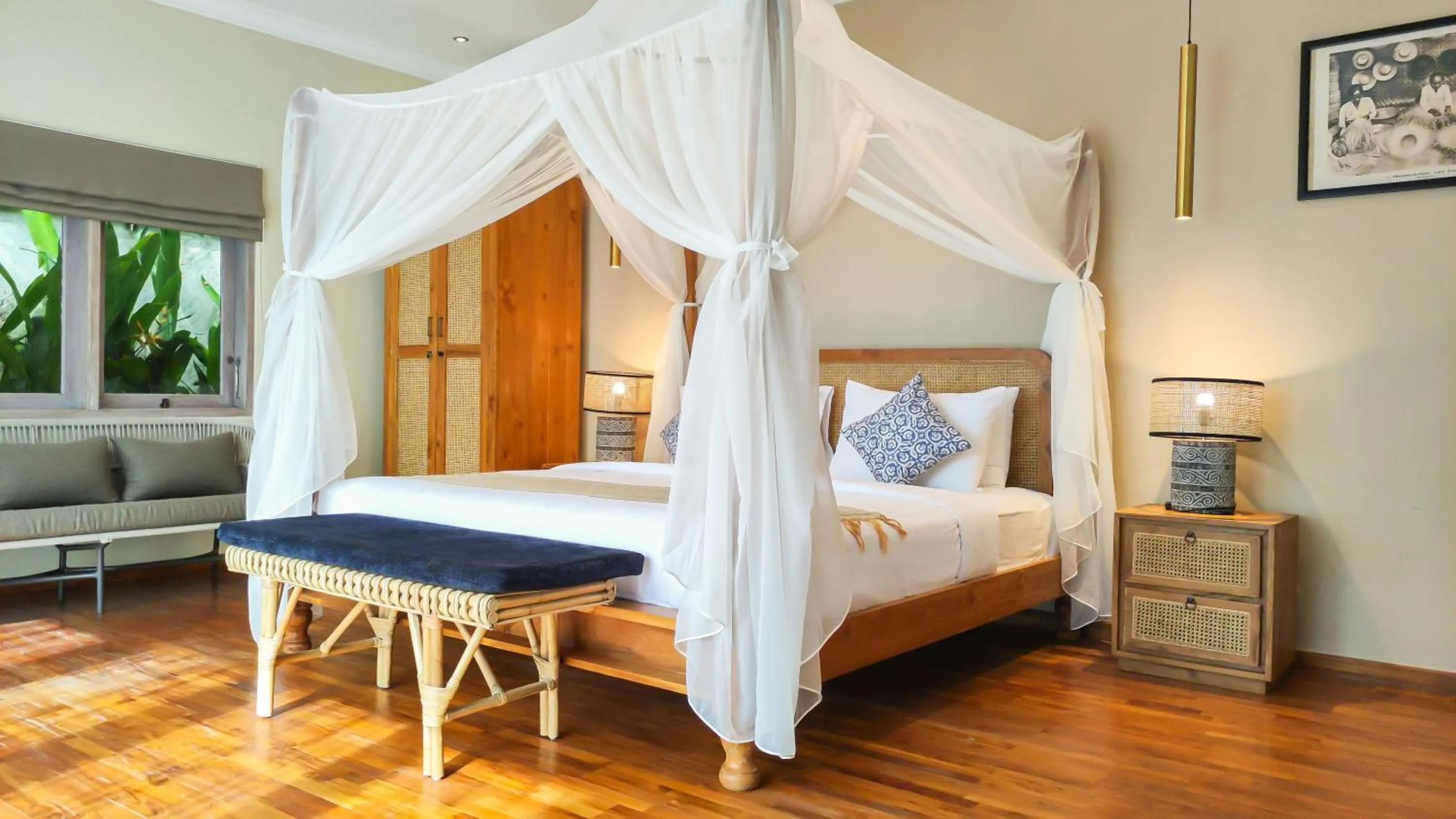 Bed in Seminyak Square Hotel And Villas
