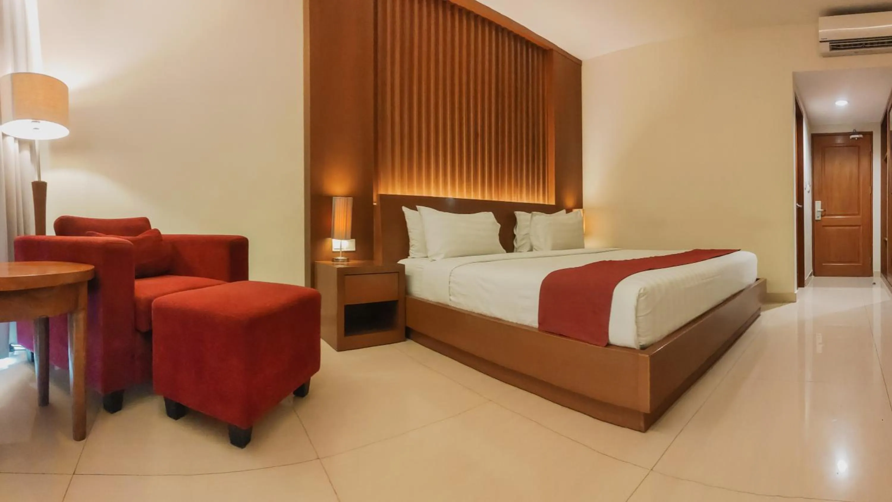 Bed in Seminyak Square Hotel And Villas