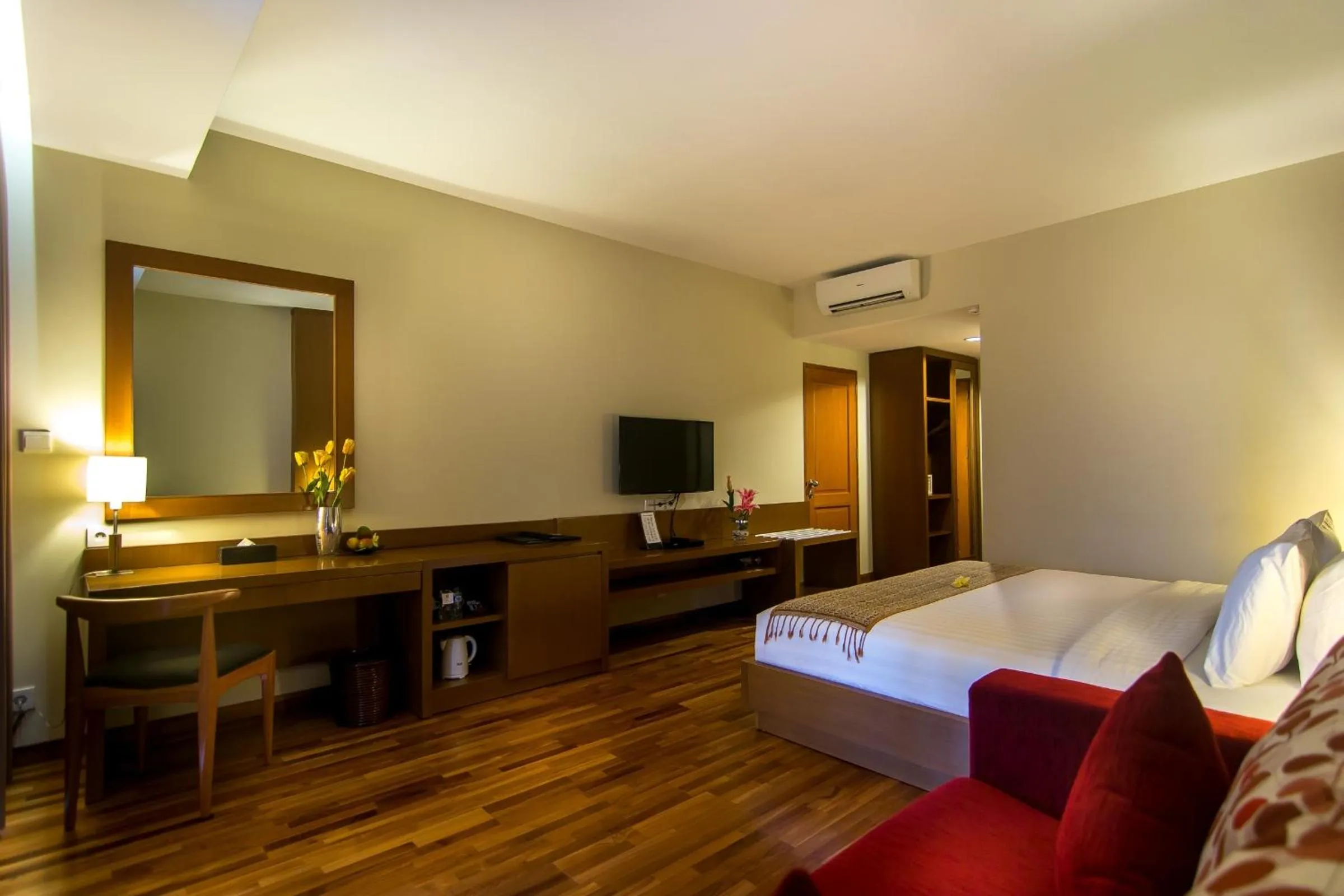 Photo of the whole room, Bed in Seminyak Square Hotel And Villas