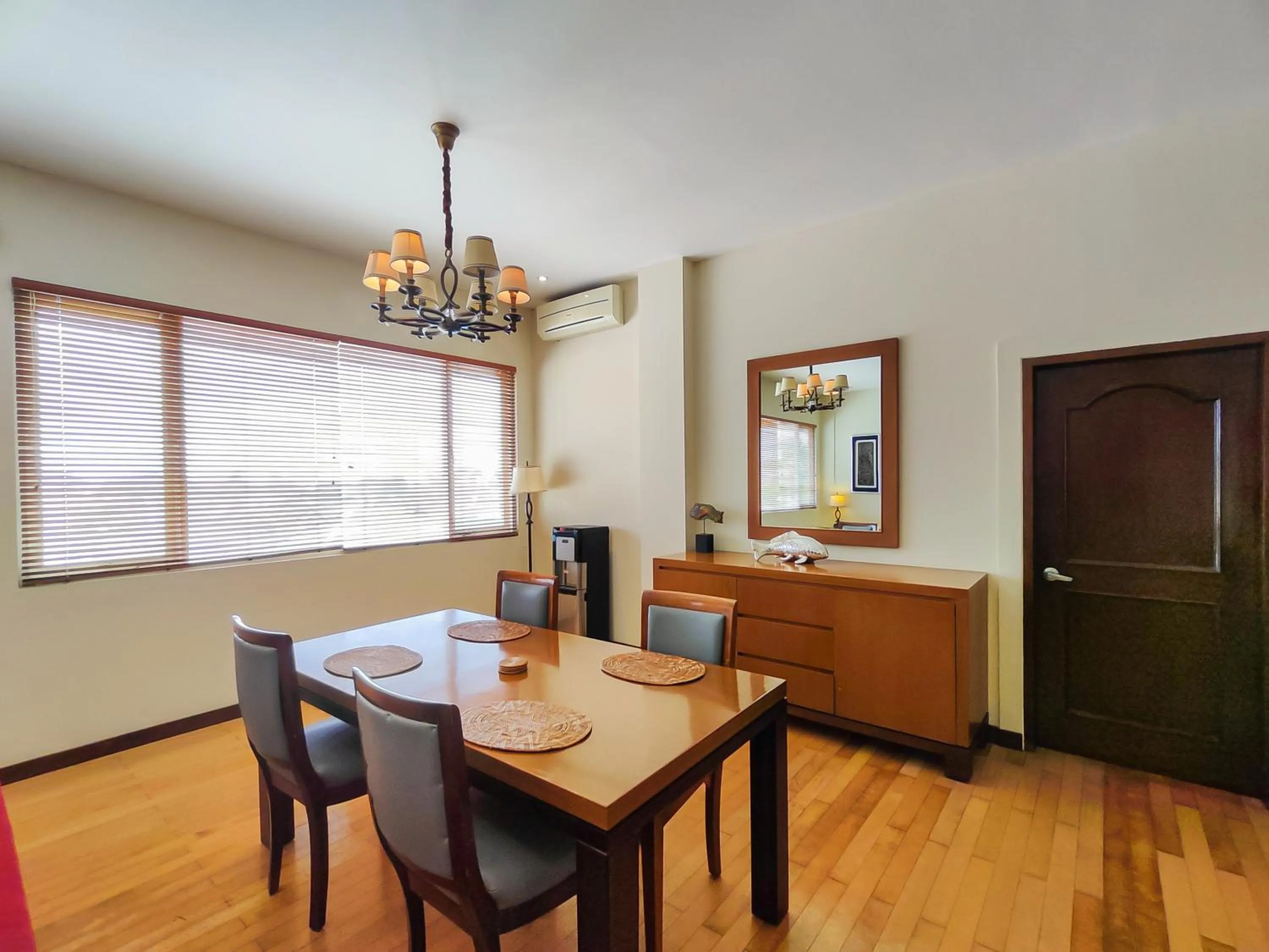 Dining area in Seminyak Square Hotel And Villas
