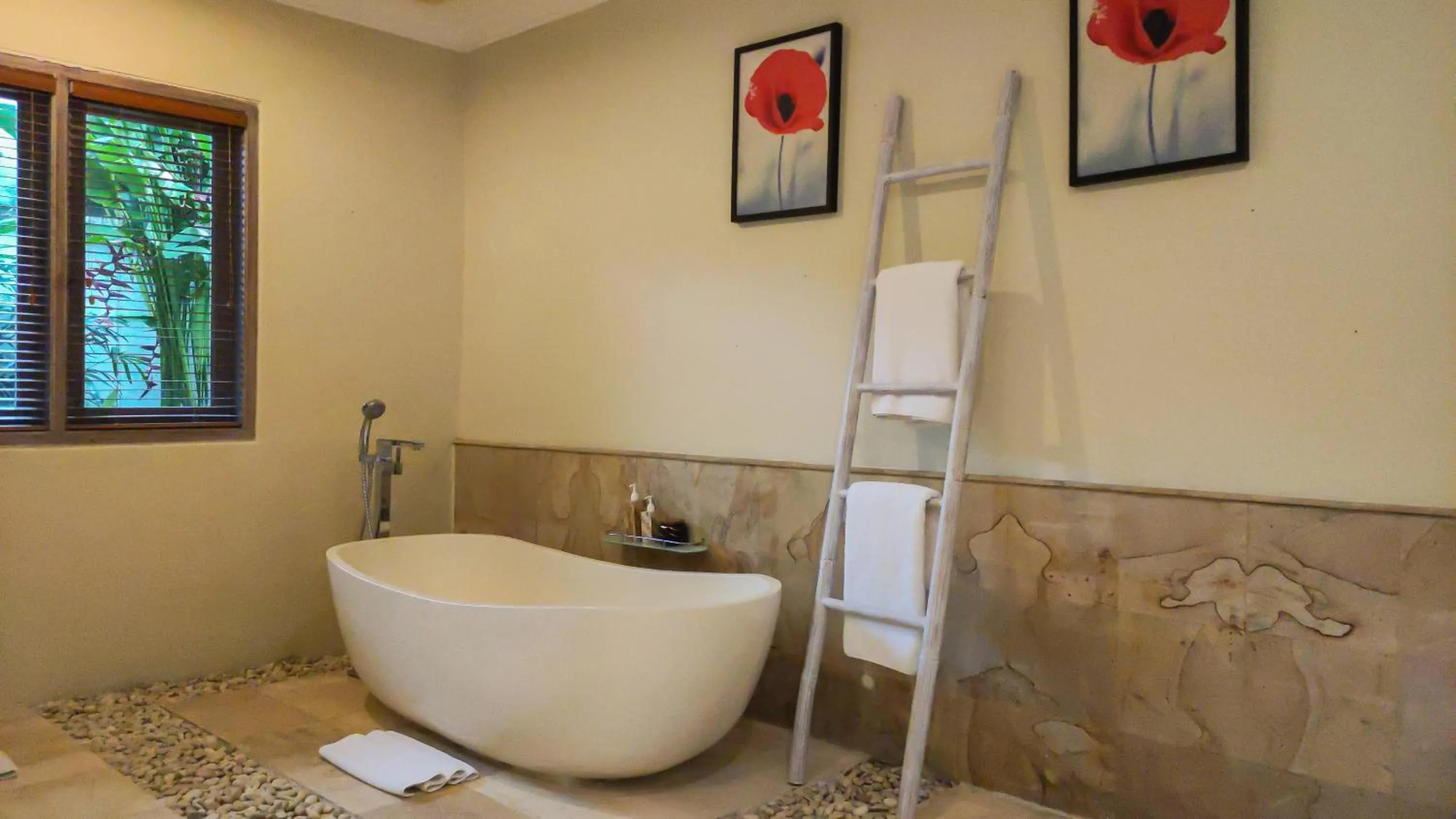 Shower in Seminyak Square Hotel And Villas
