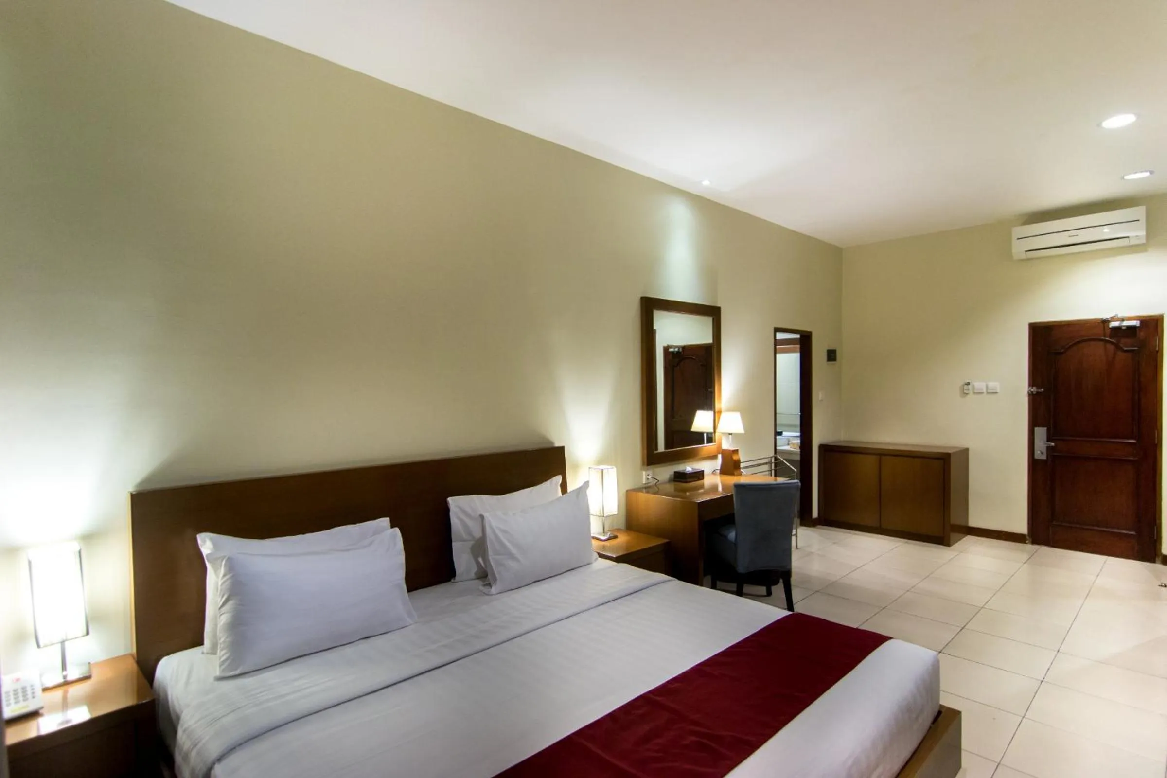 Bedroom, Bed in Seminyak Square Hotel And Villas