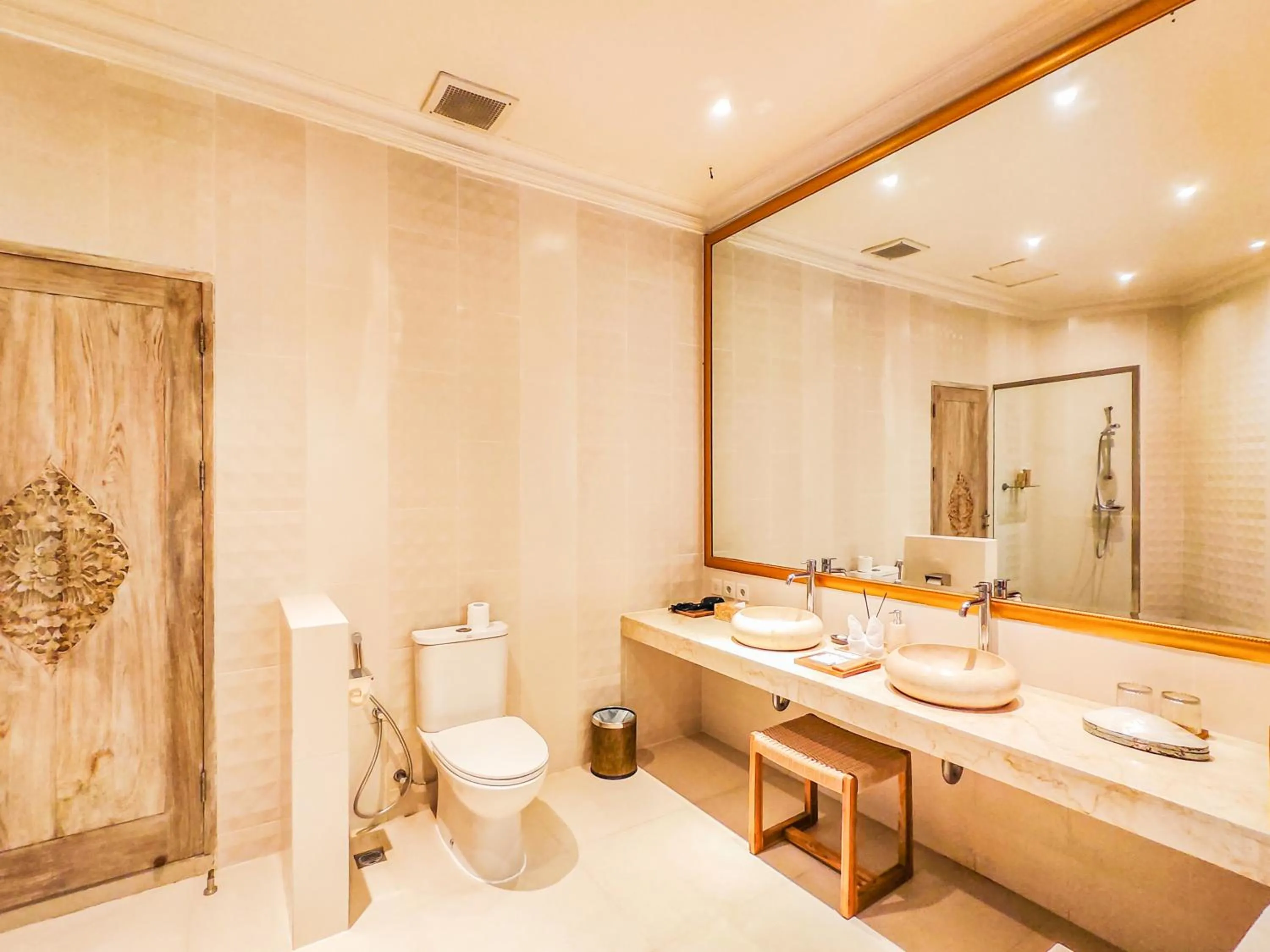 Shower in Seminyak Square Hotel And Villas
