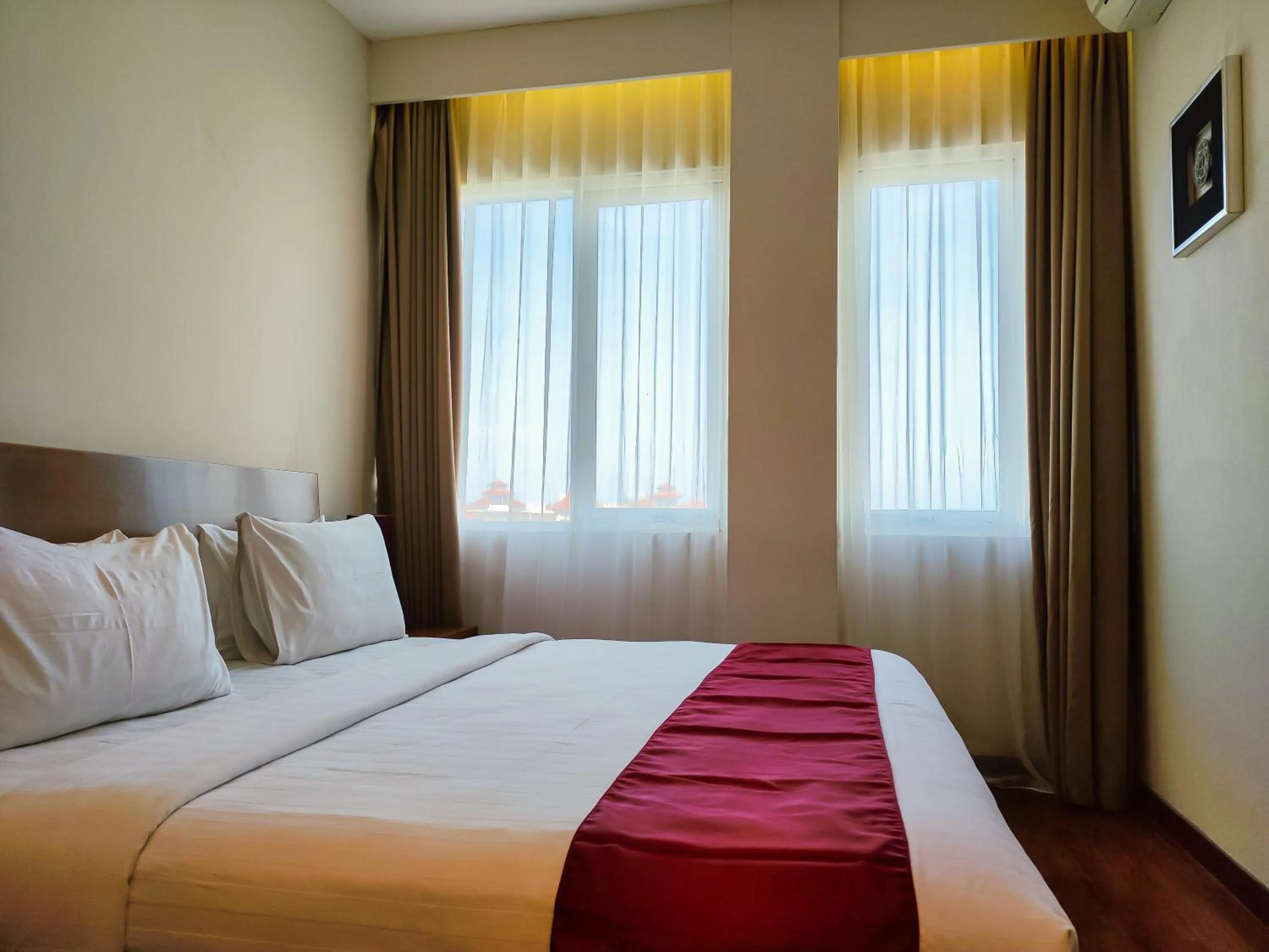 Bed in Seminyak Square Hotel And Villas